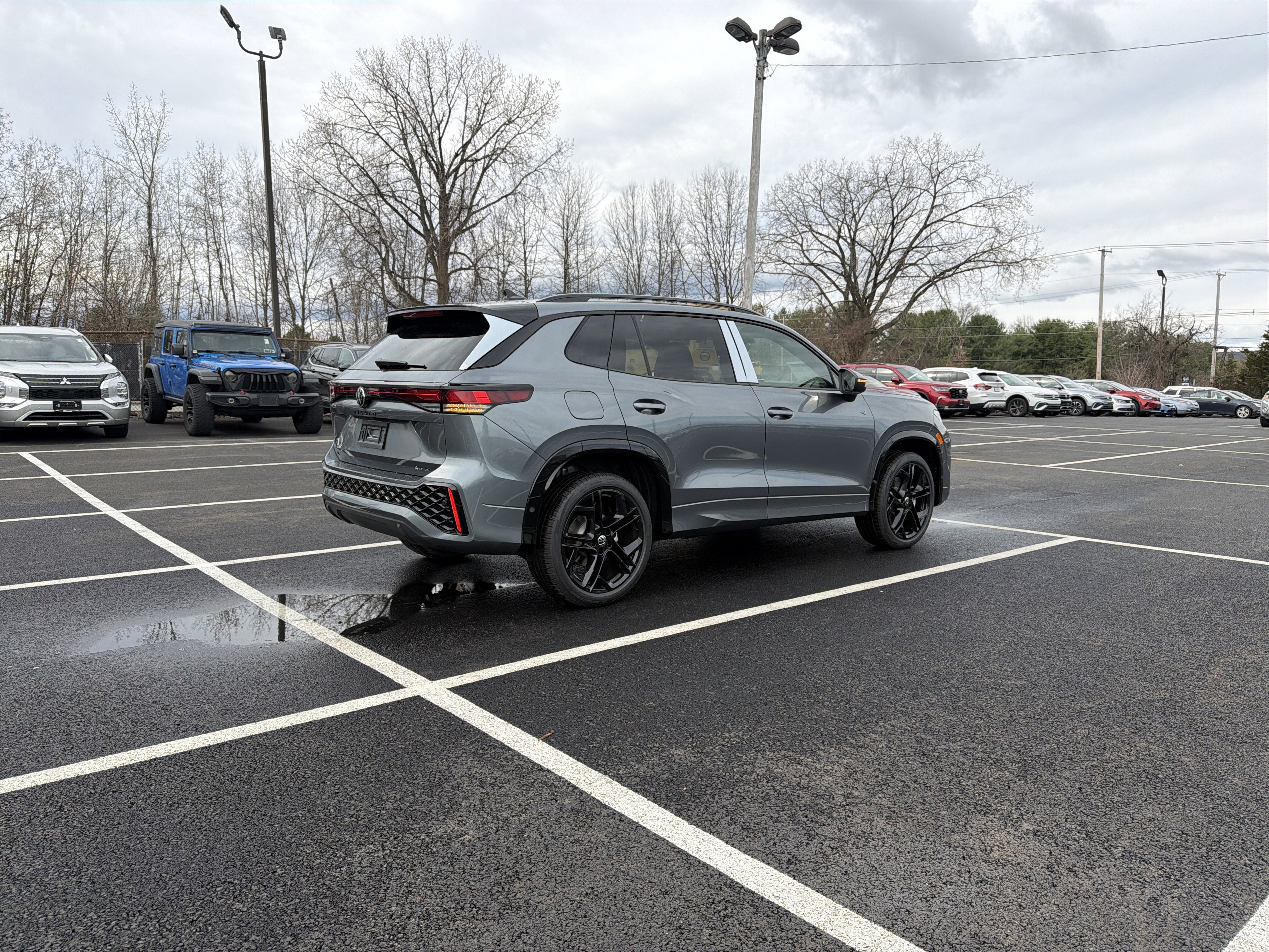 2026 Volkswagen Tiguan SE R-Line Black