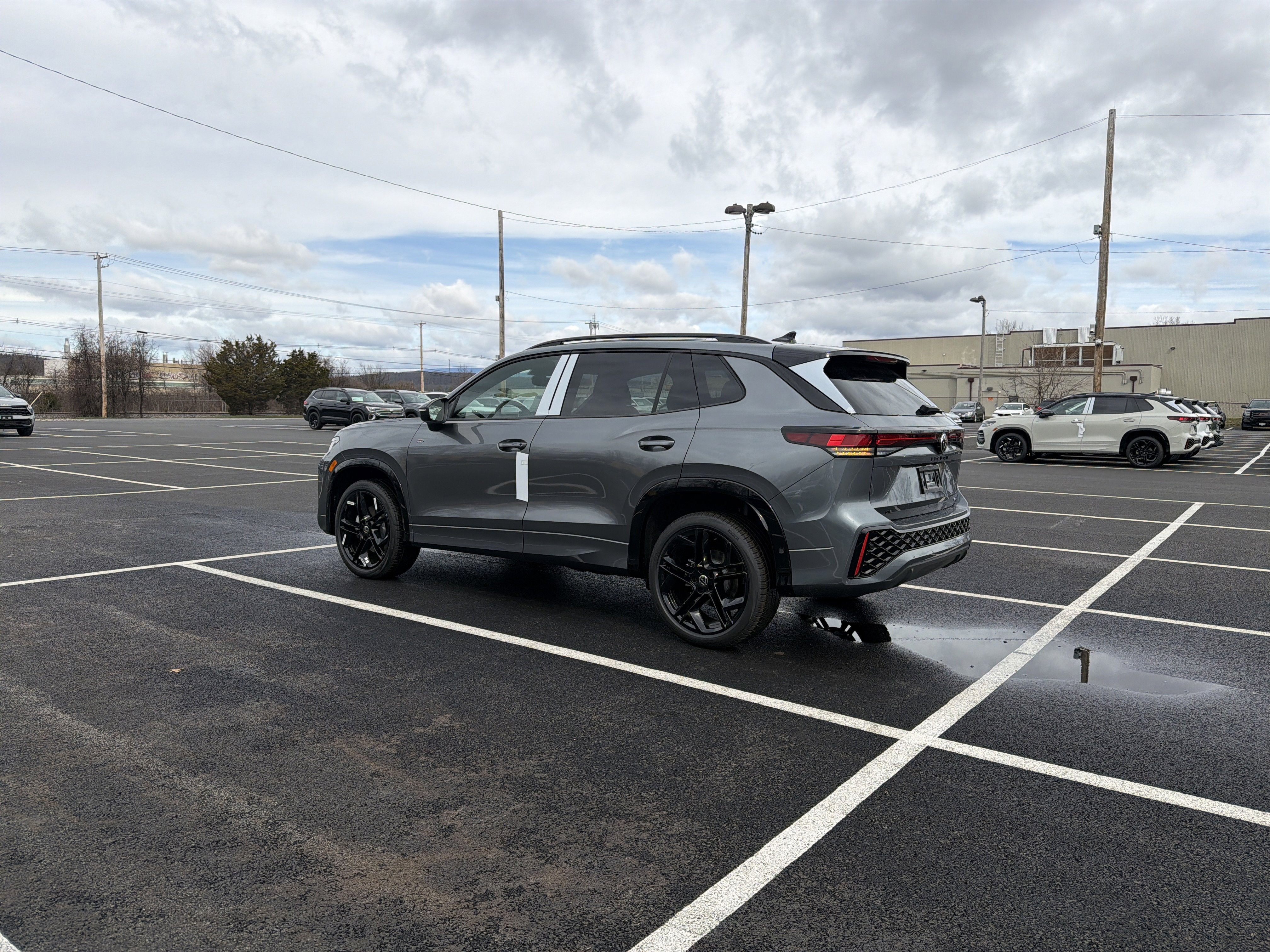 2026 Volkswagen Tiguan SE R-Line Black