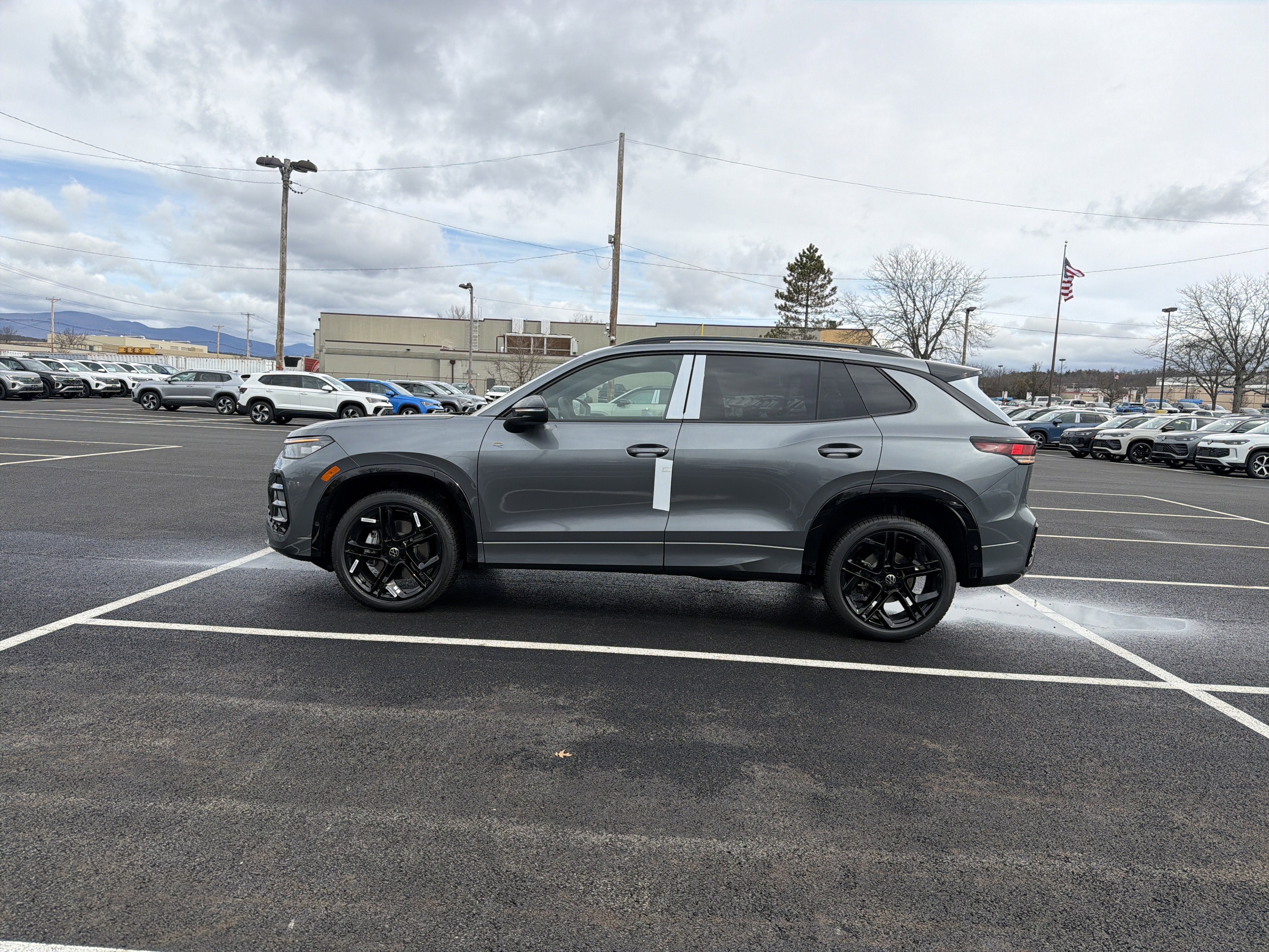 2026 Volkswagen Tiguan SE R-Line Black