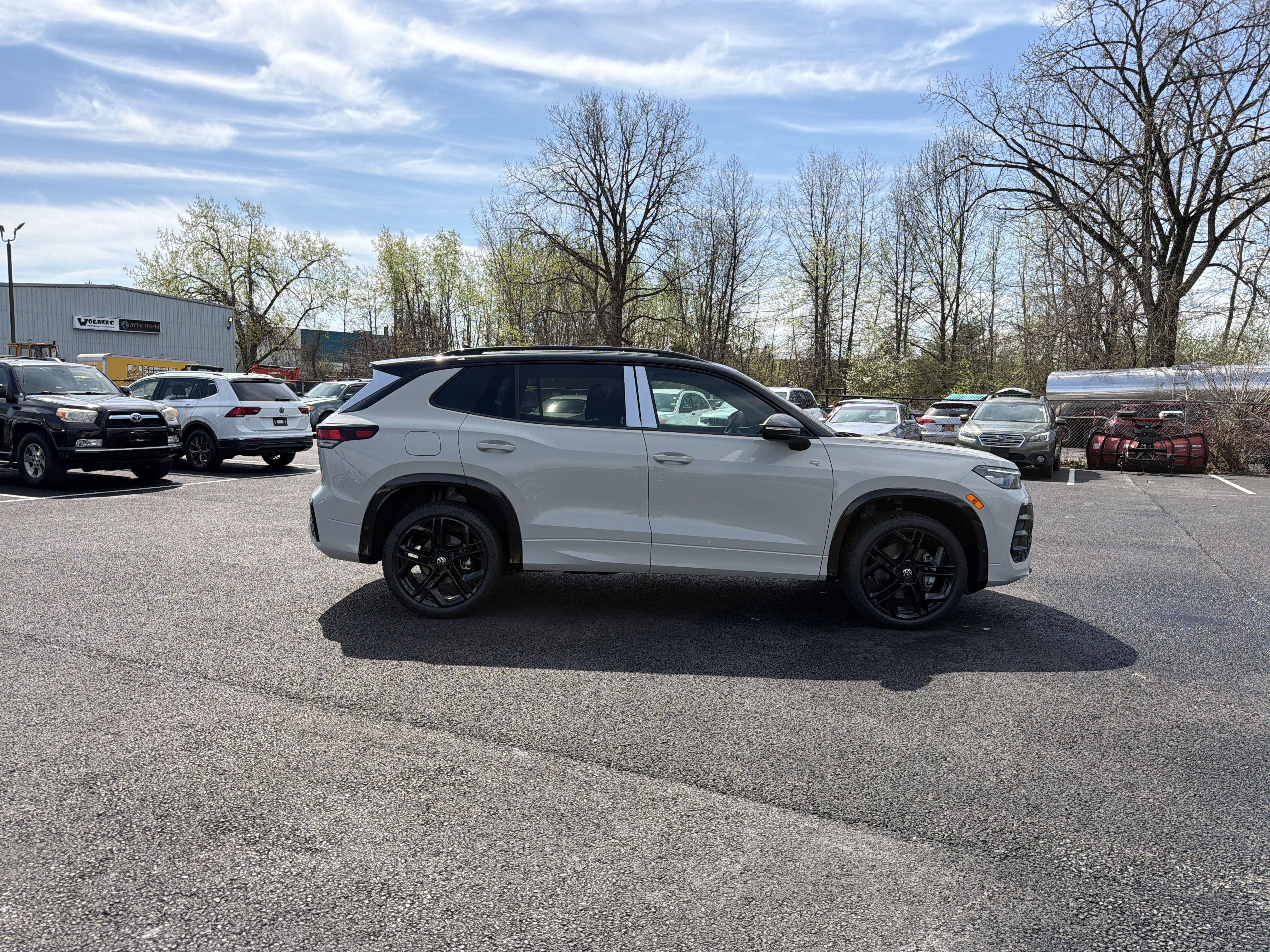 2026 Volkswagen Tiguan 2.0T SE R-Line Black