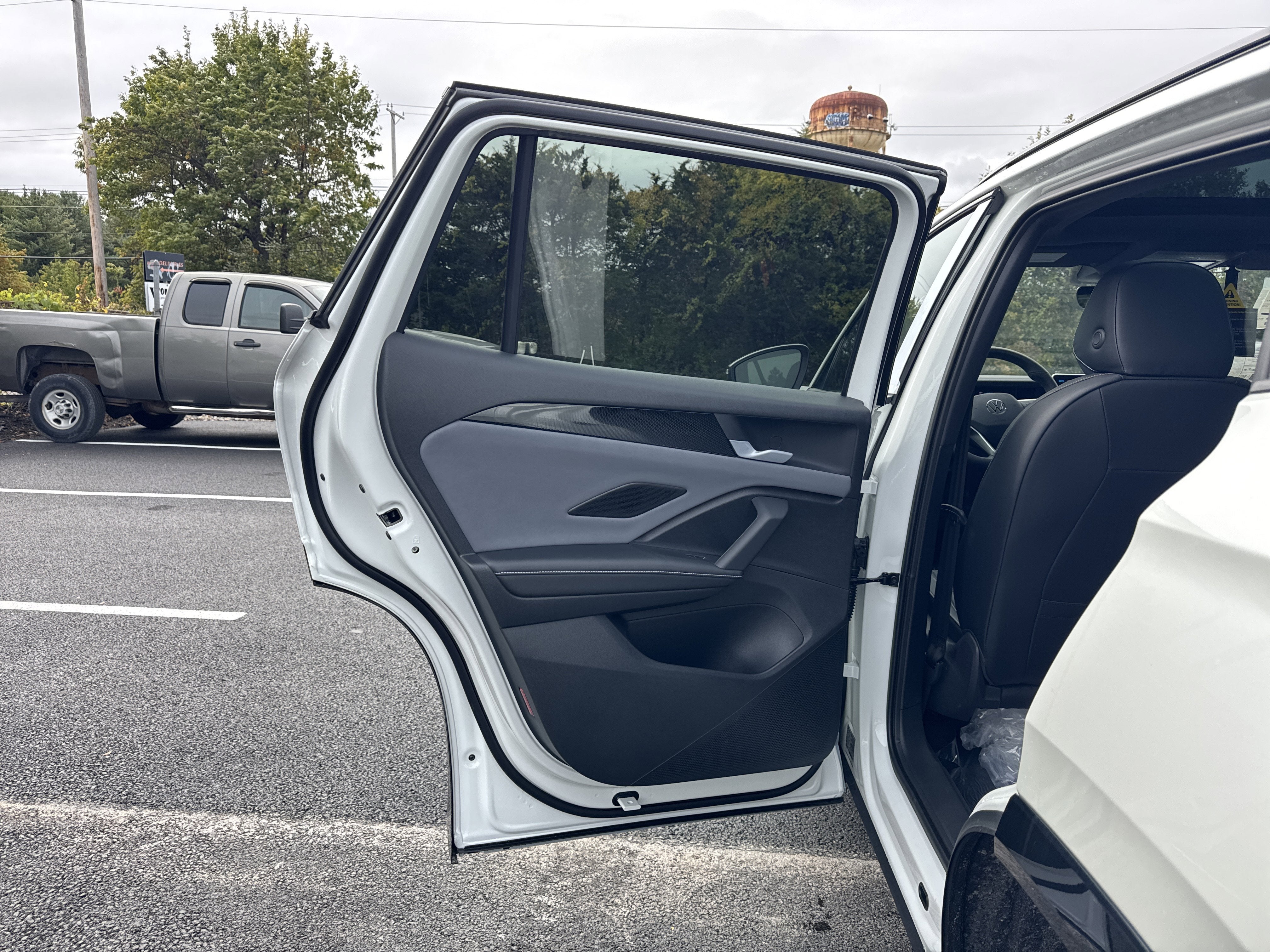 2025 Volkswagen Tiguan 2.0T SE R-Line Black