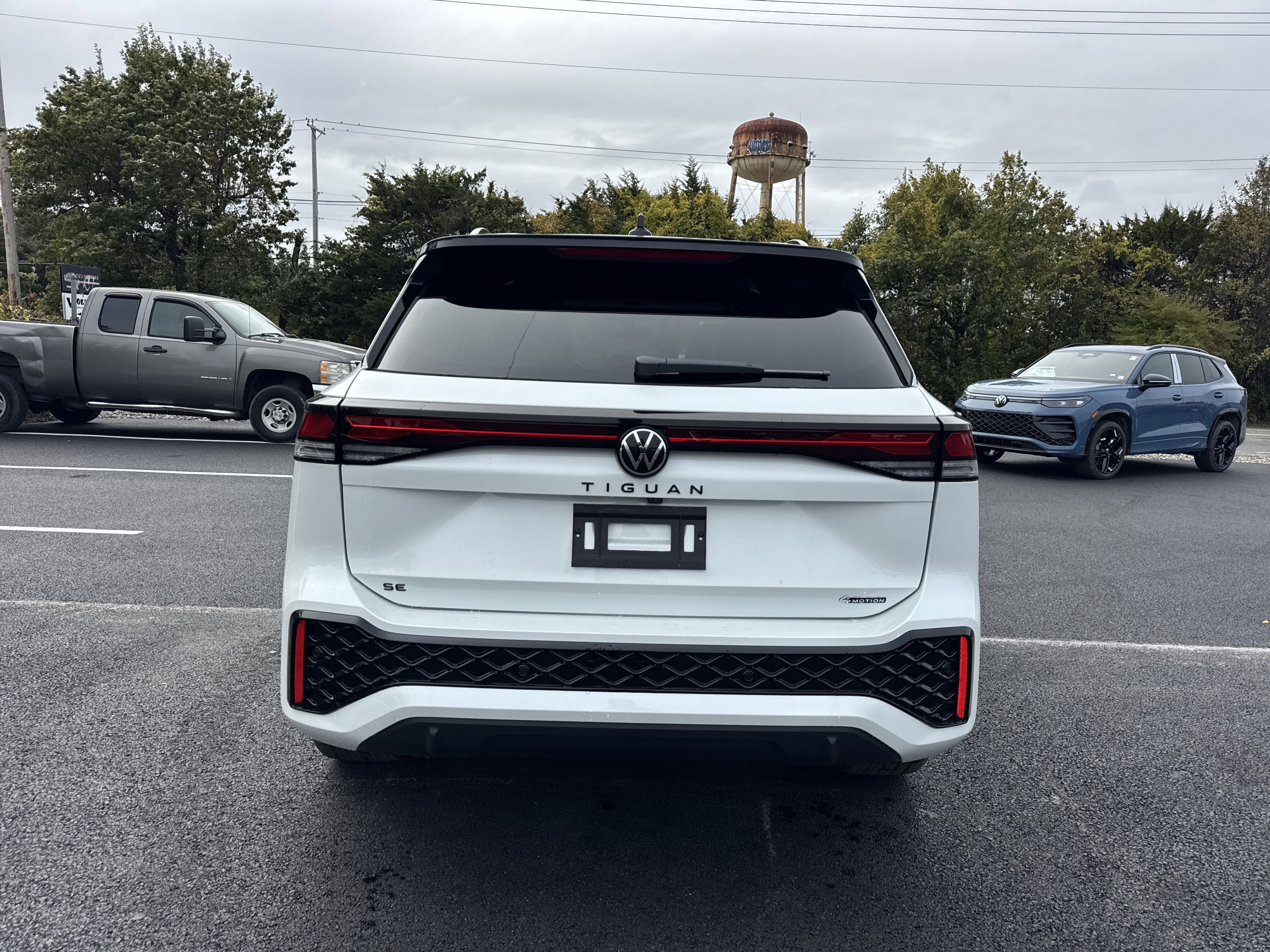 2025 Volkswagen Tiguan 2.0T SE R-Line Black