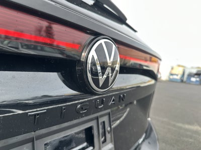 2026 Volkswagen Tiguan 2.0T SE R-Line Black