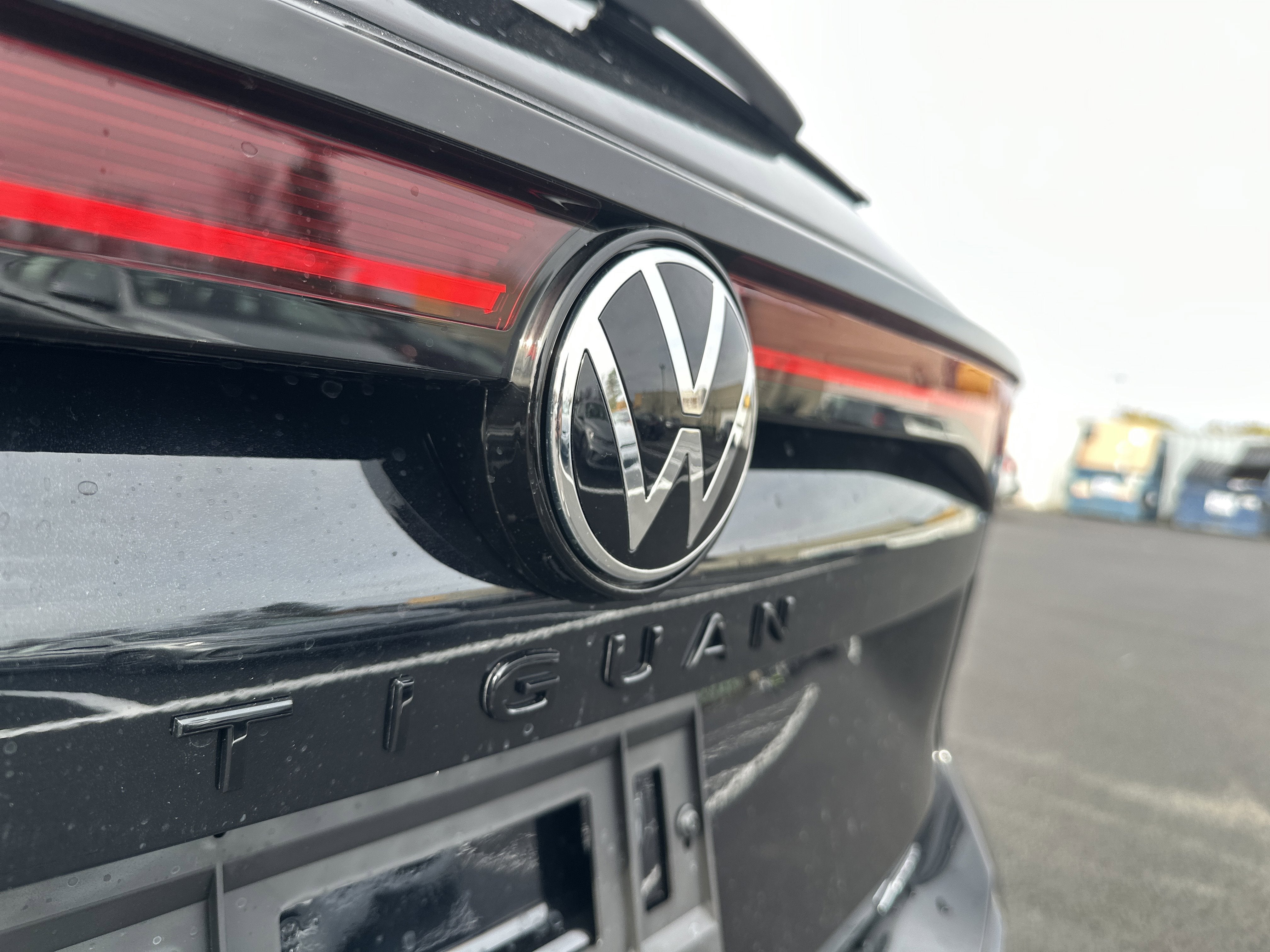 2026 Volkswagen Tiguan 2.0T SE R-Line Black