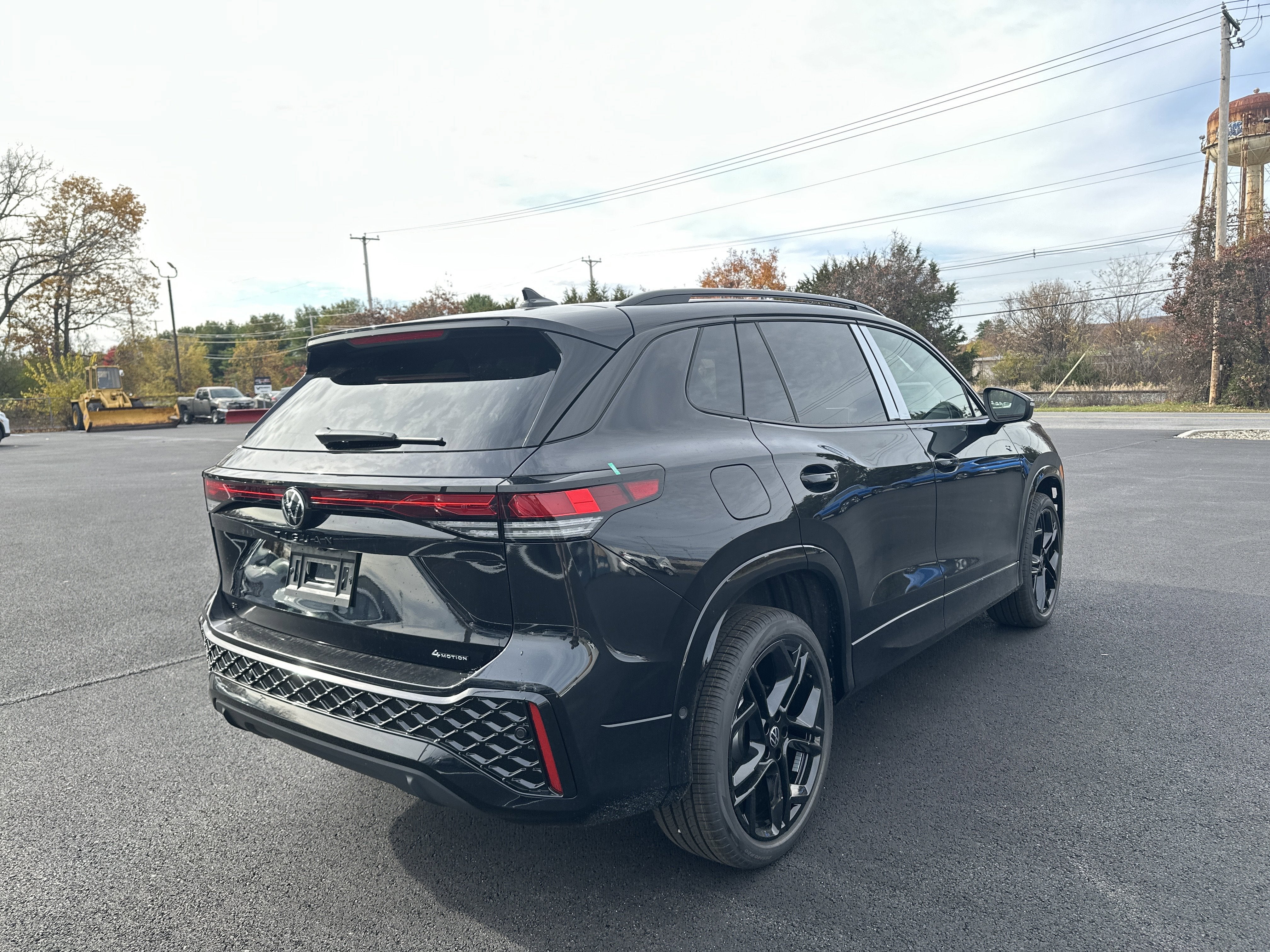 2026 Volkswagen Tiguan 2.0T SE R-Line Black