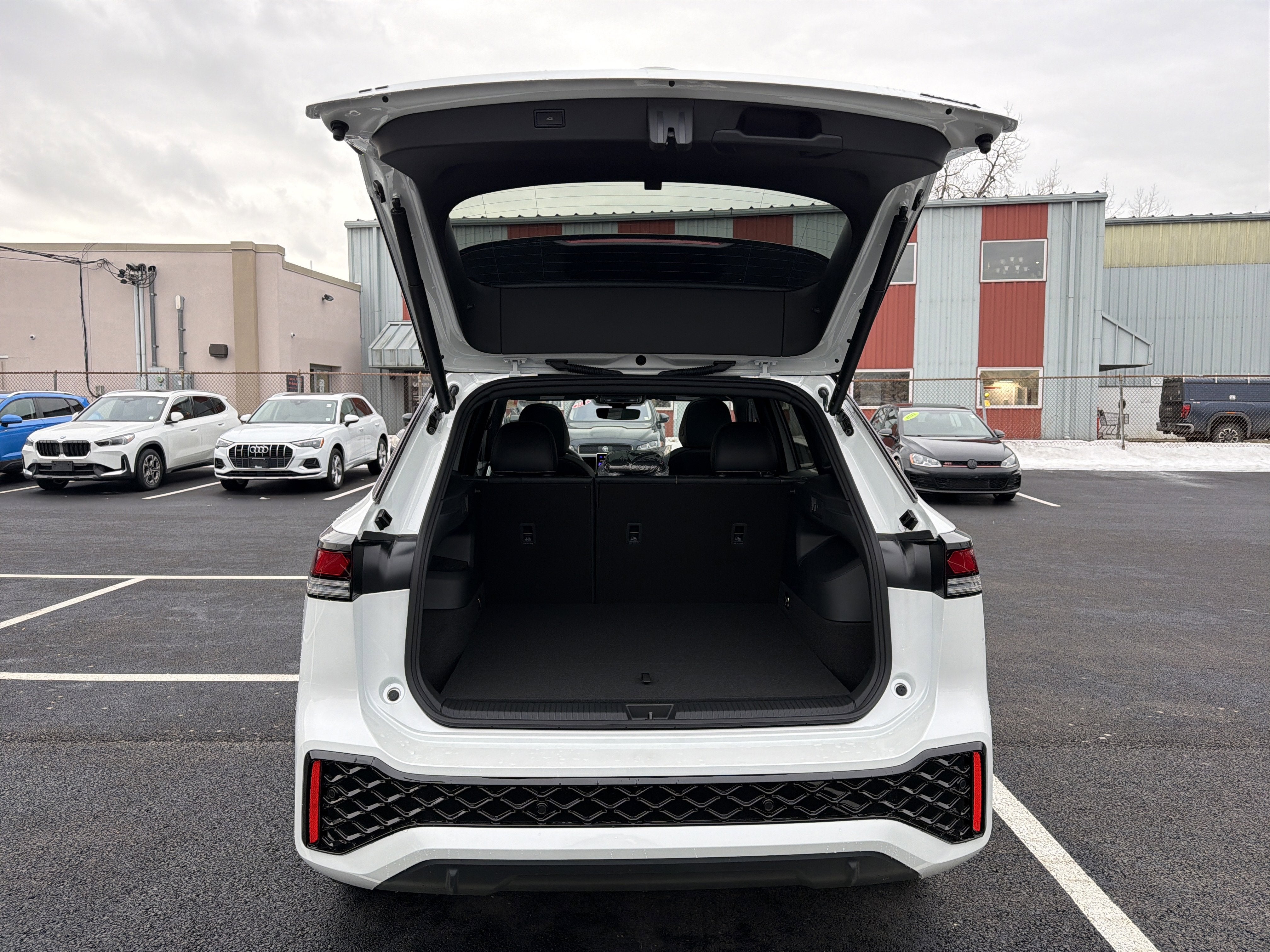 2026 Volkswagen Tiguan 2.0T SE R-Line Black