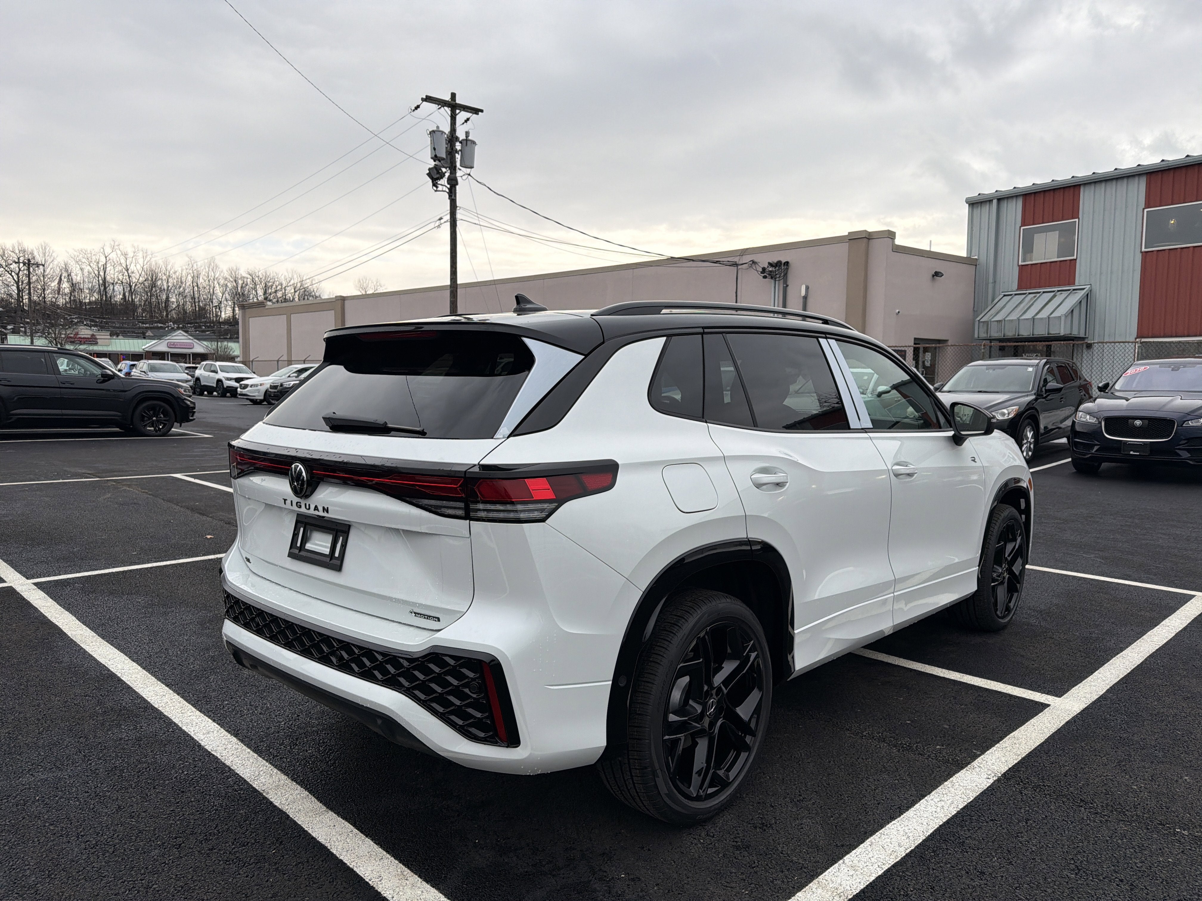2026 Volkswagen Tiguan 2.0T SE R-Line Black