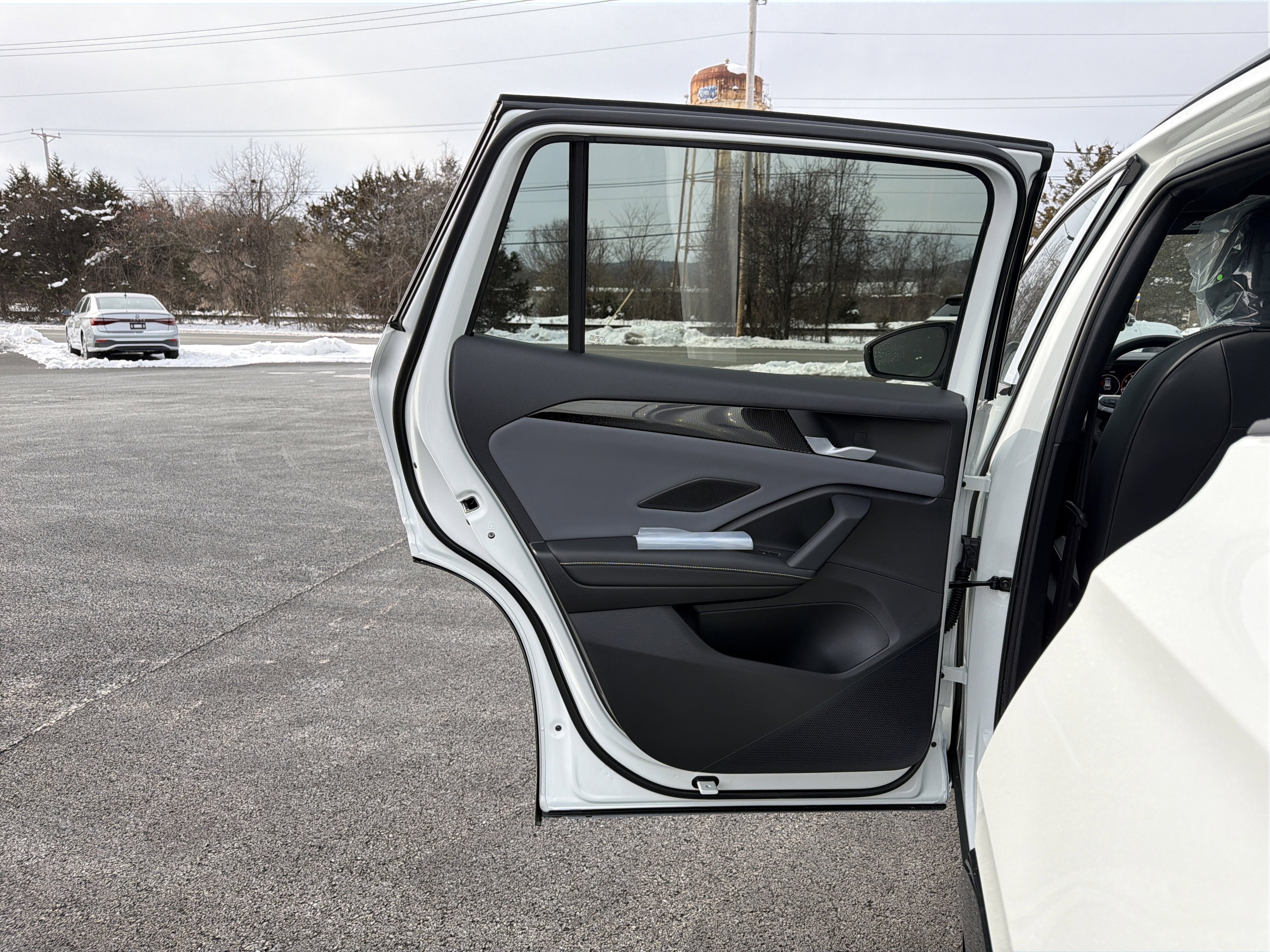 2026 Volkswagen Tiguan 2.0T SE R-Line Black