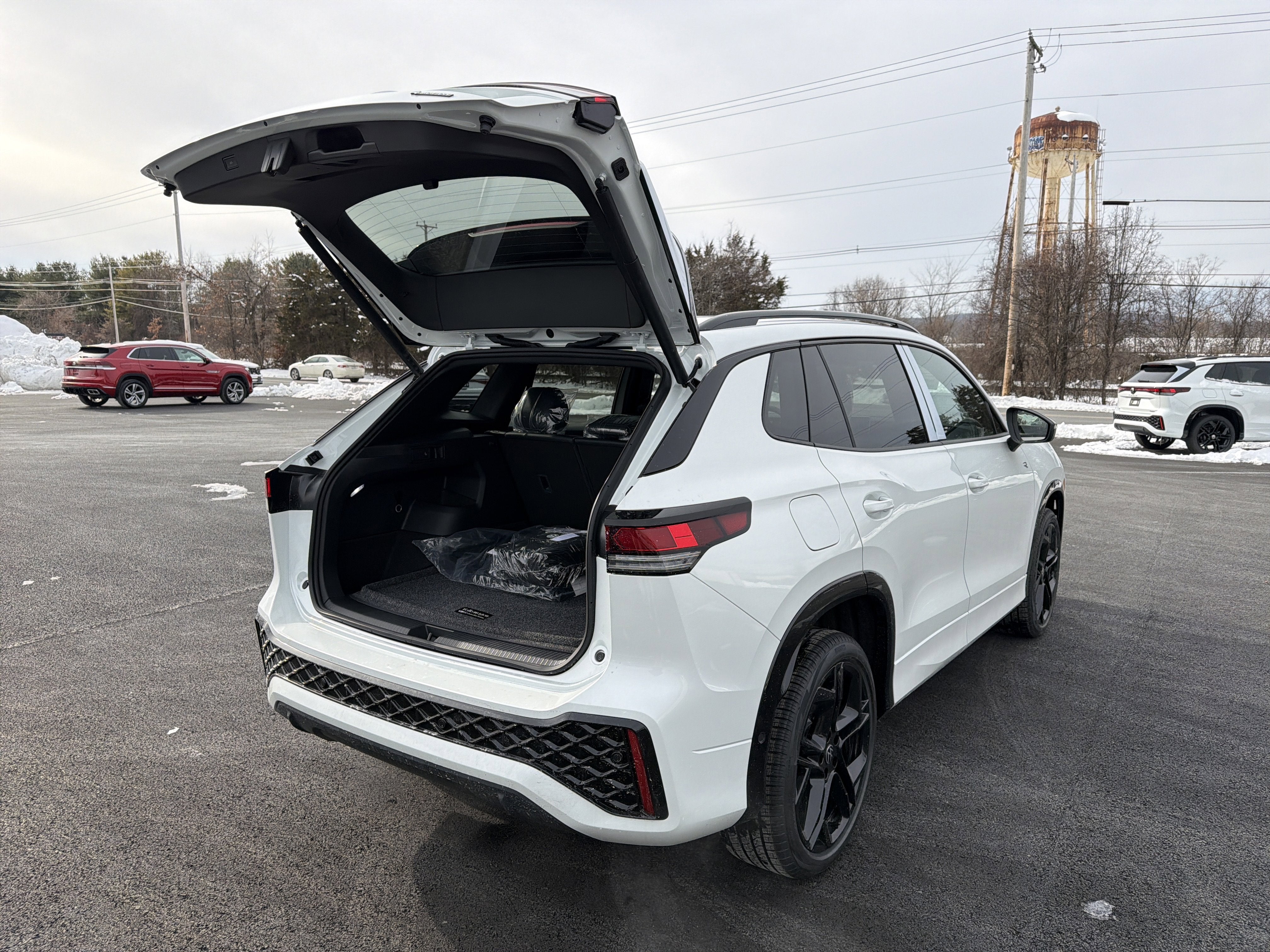 2026 Volkswagen Tiguan 2.0T SE R-Line Black