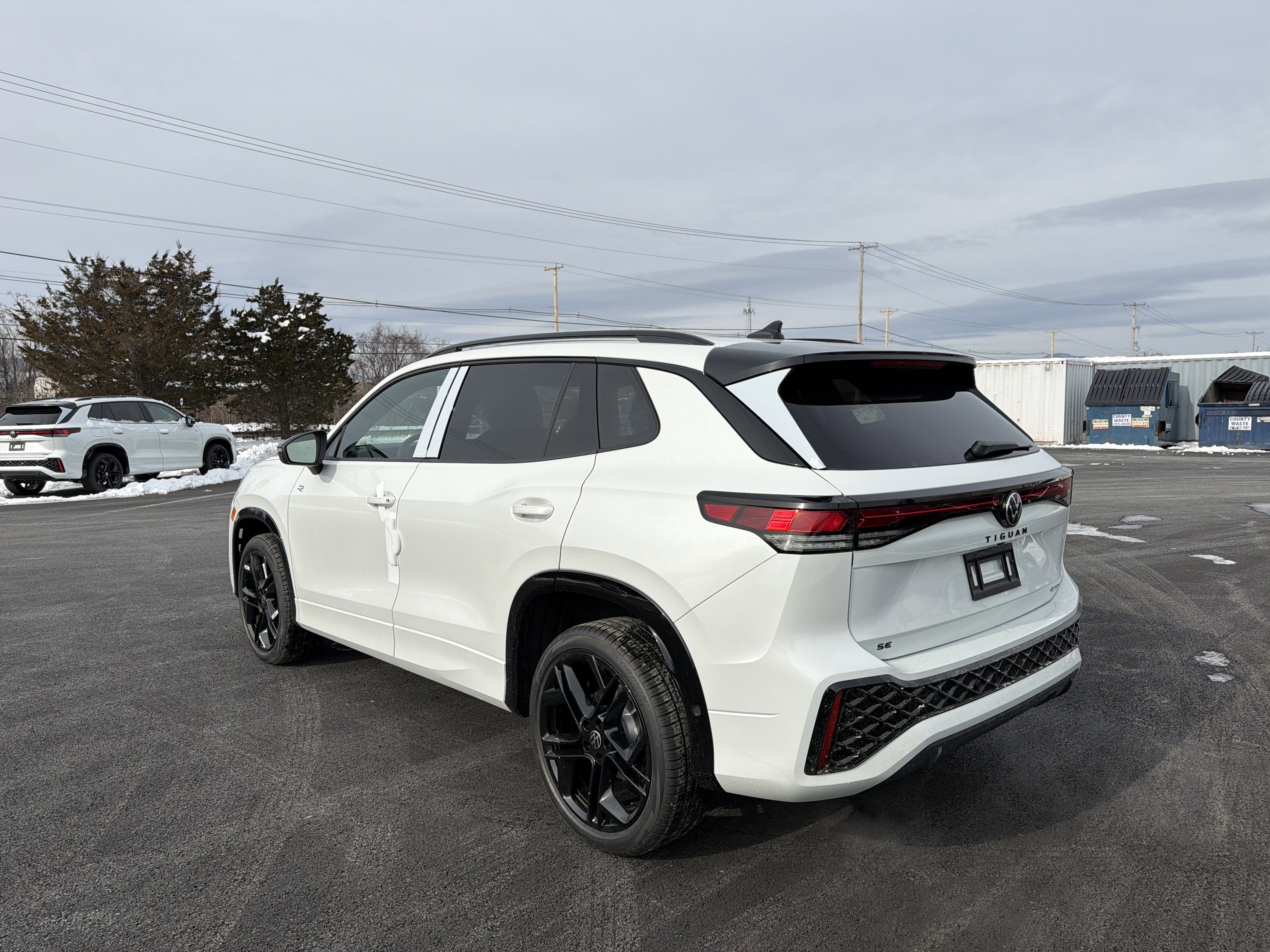 2026 Volkswagen Tiguan 2.0T SE R-Line Black