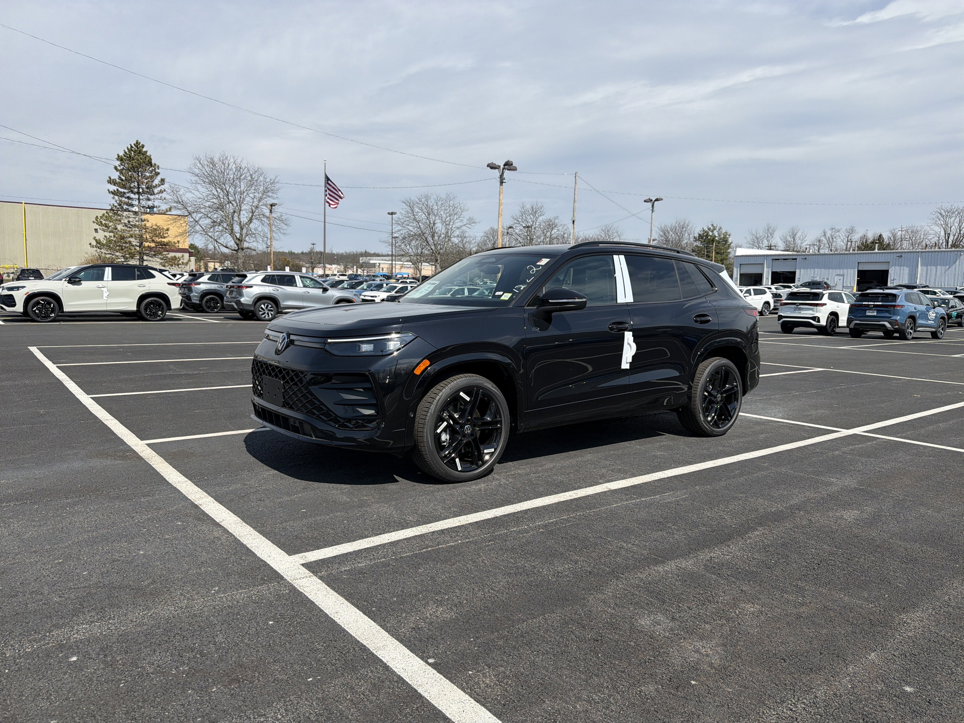 2026 Volkswagen Tiguan 2.0T SE R-Line Black