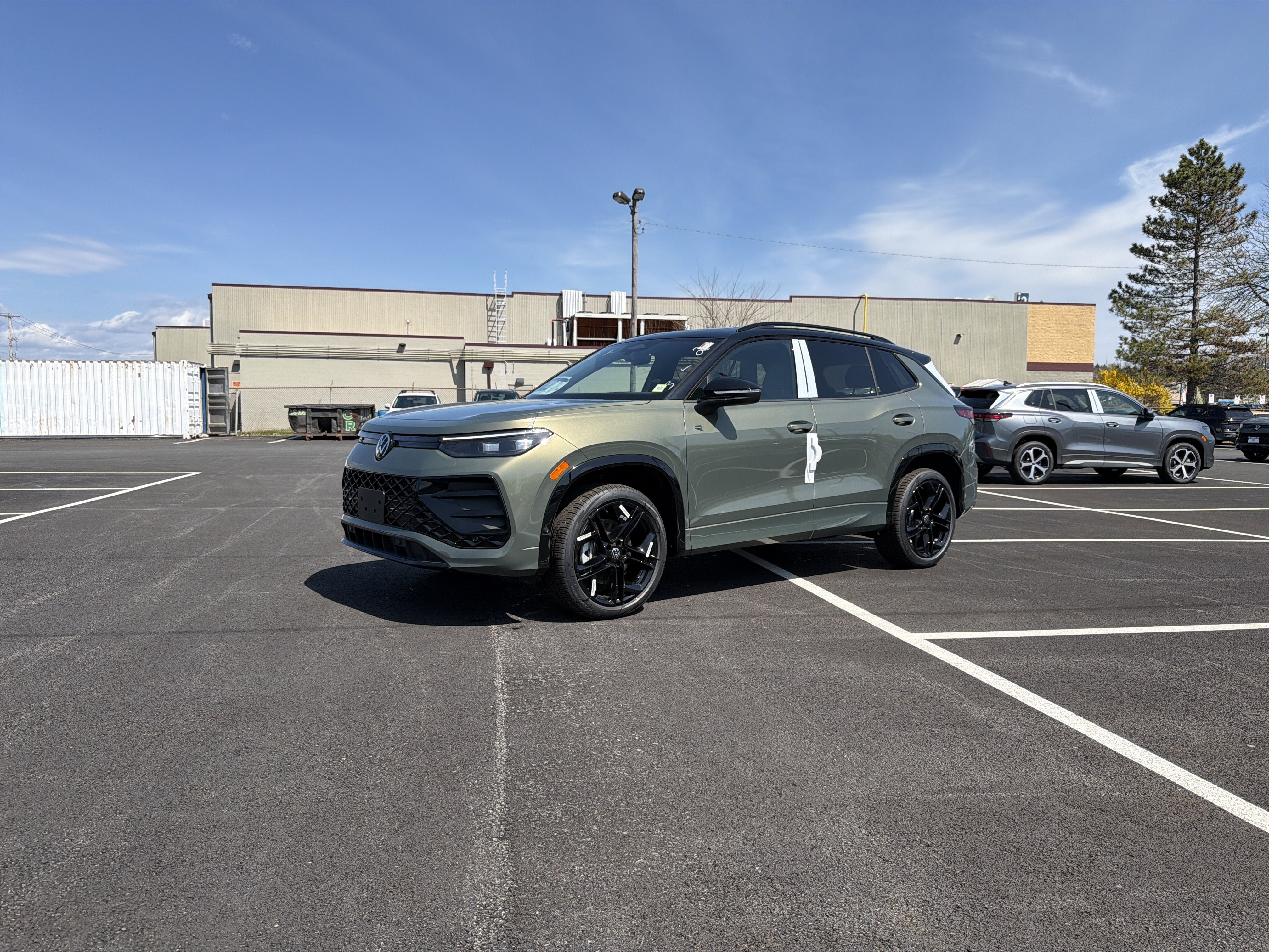 2026 Volkswagen Tiguan 2.0T SE R-Line Black