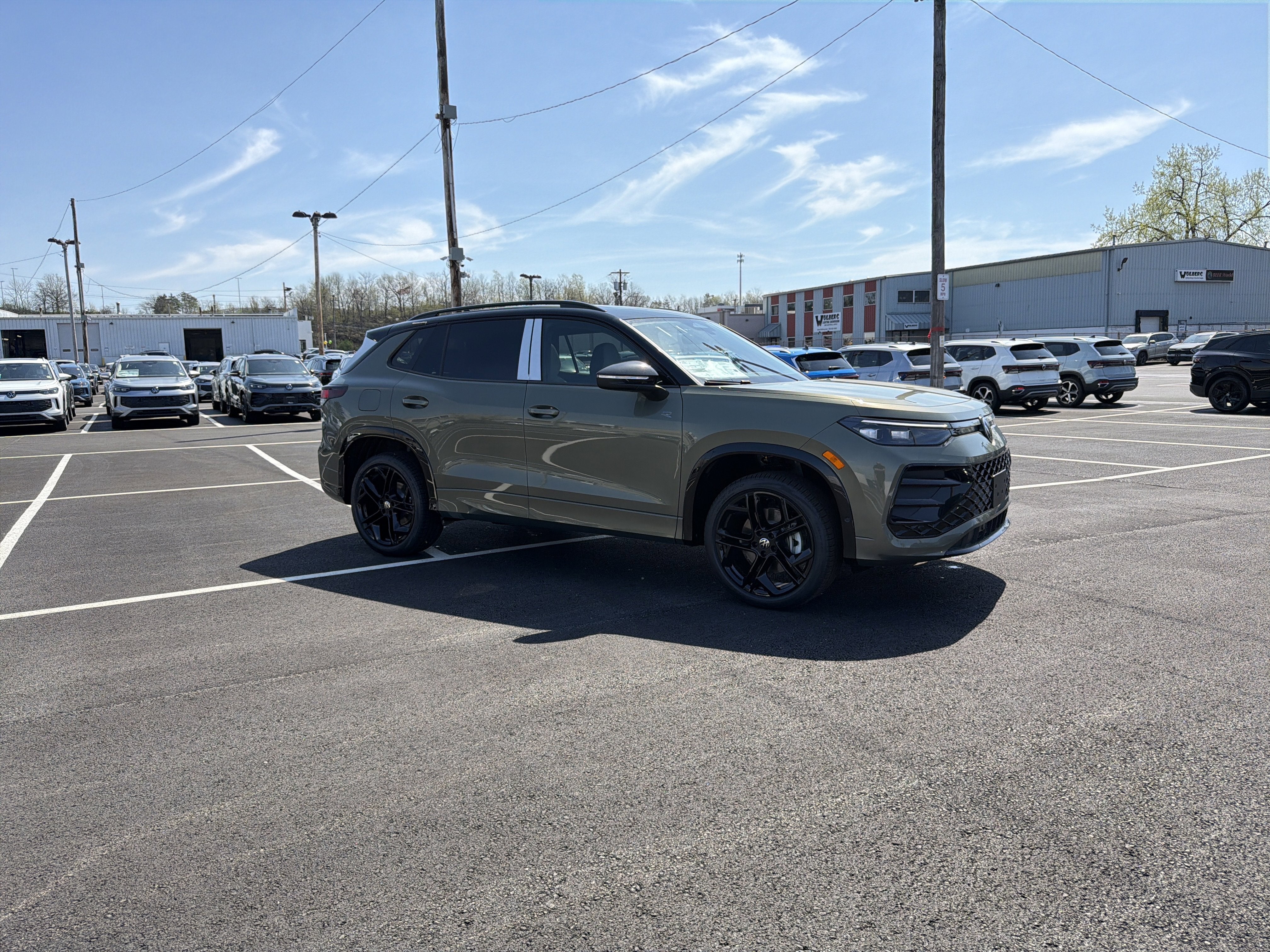 2026 Volkswagen Tiguan 2.0T SE R-Line Black