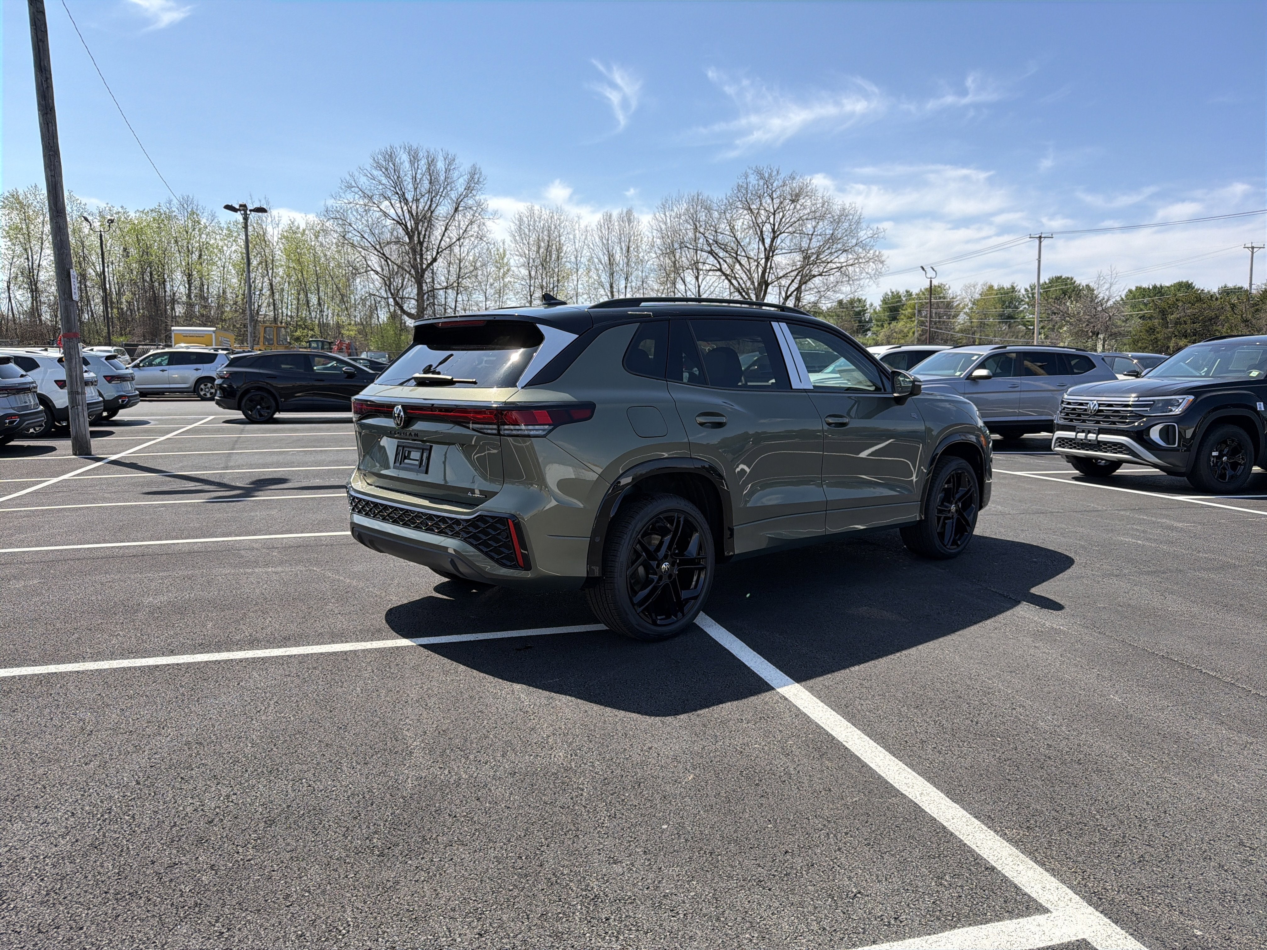 2026 Volkswagen Tiguan 2.0T SE R-Line Black