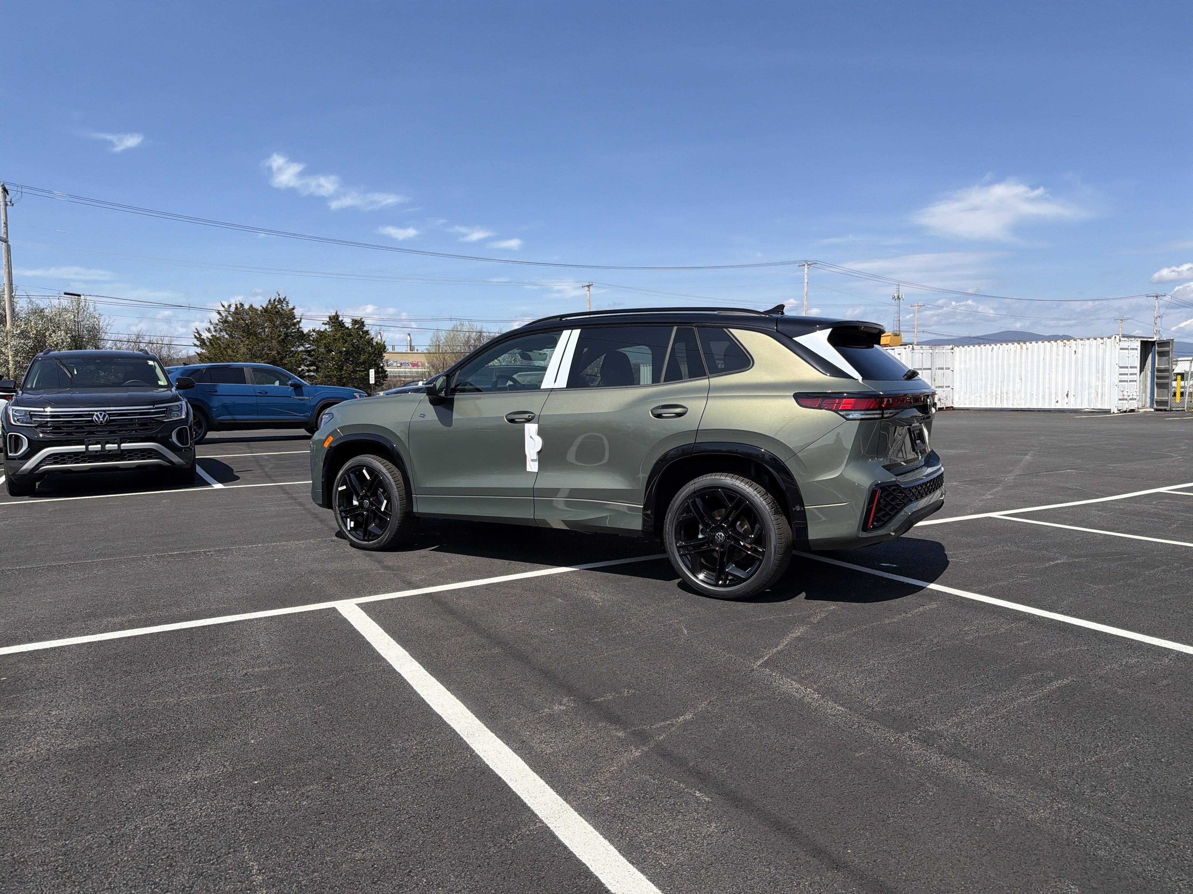 2026 Volkswagen Tiguan 2.0T SE R-Line Black