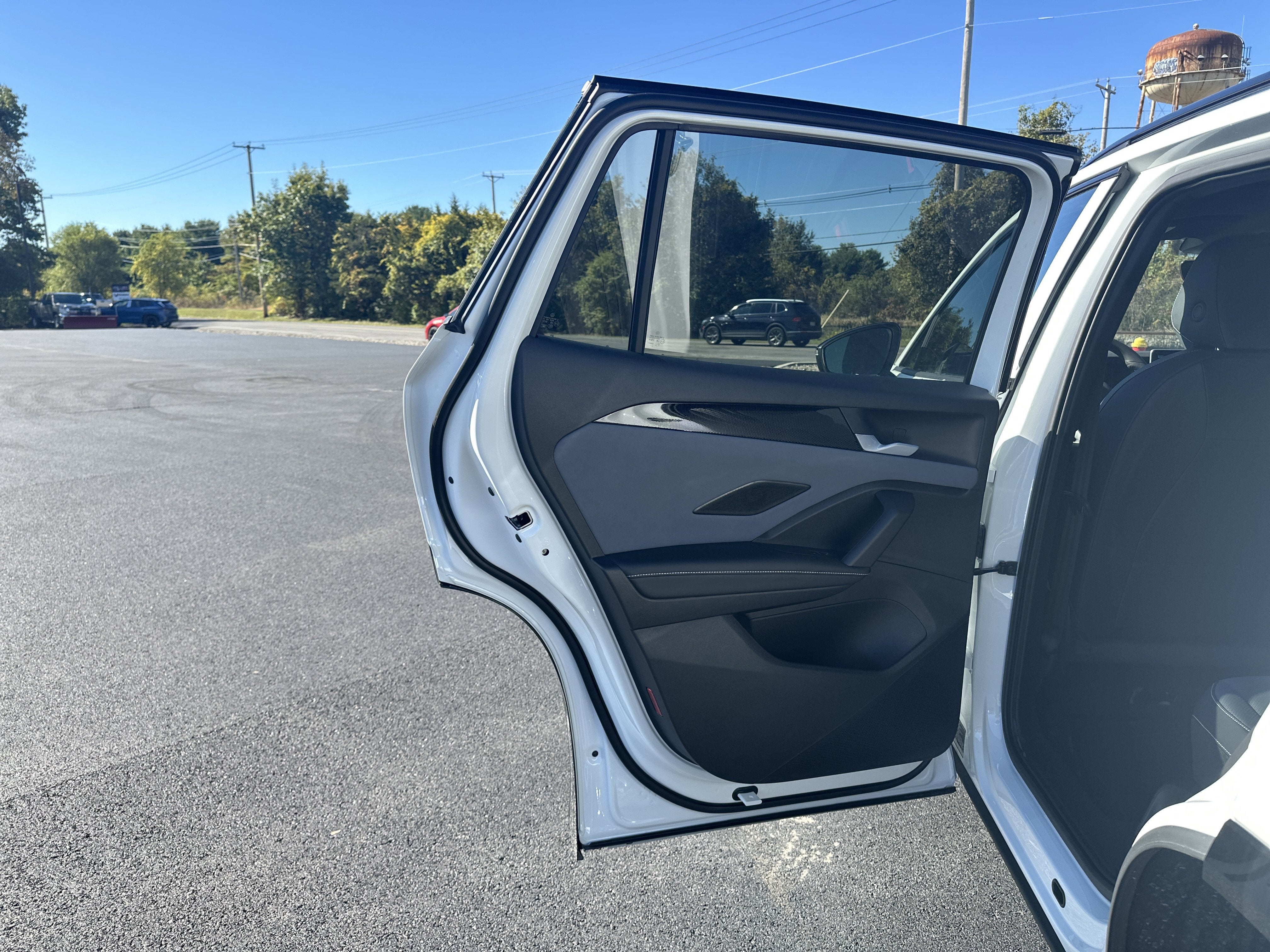 2025 Volkswagen Tiguan 2.0T SE R-Line Black