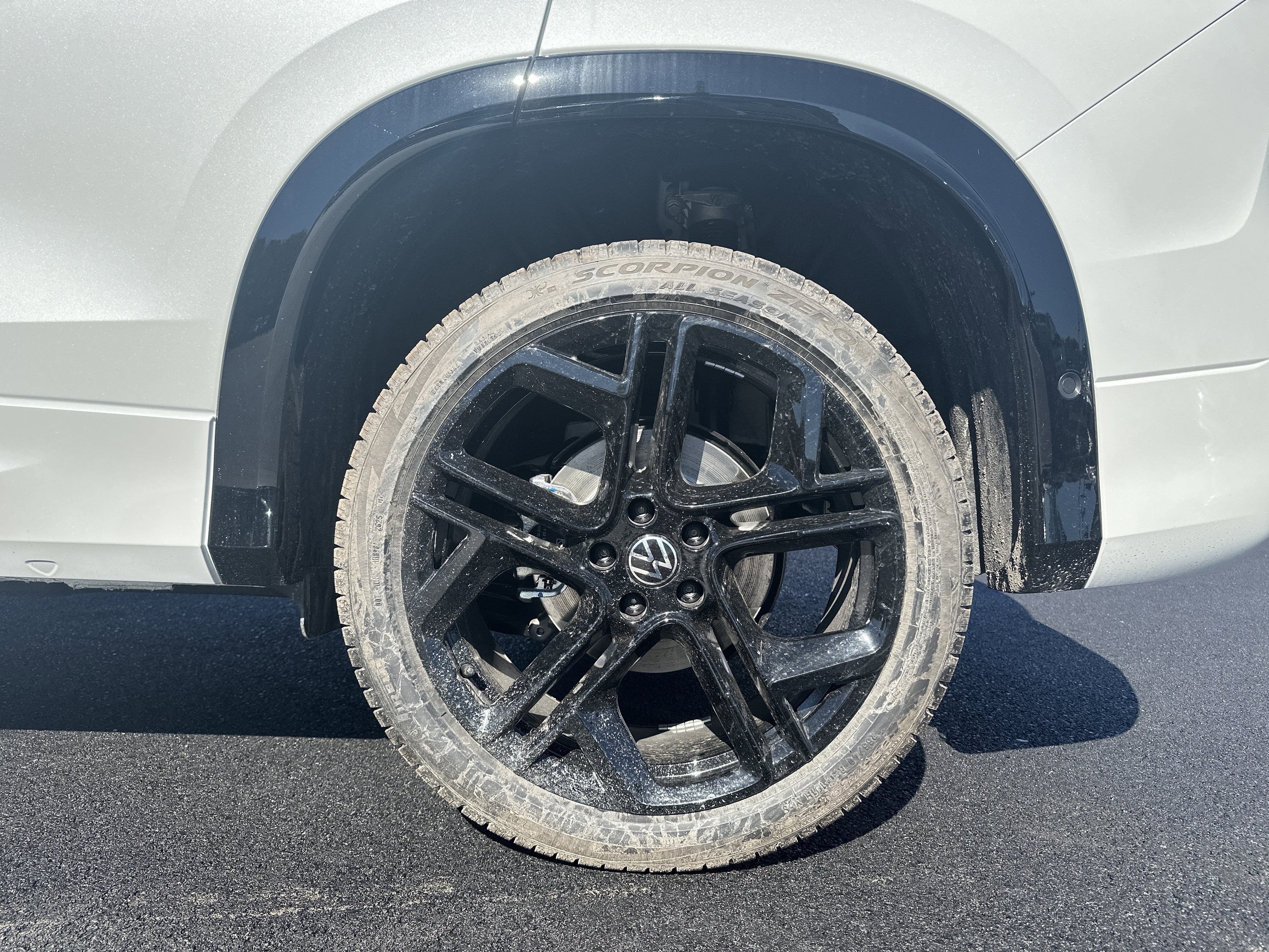 2025 Volkswagen Tiguan 2.0T SE R-Line Black