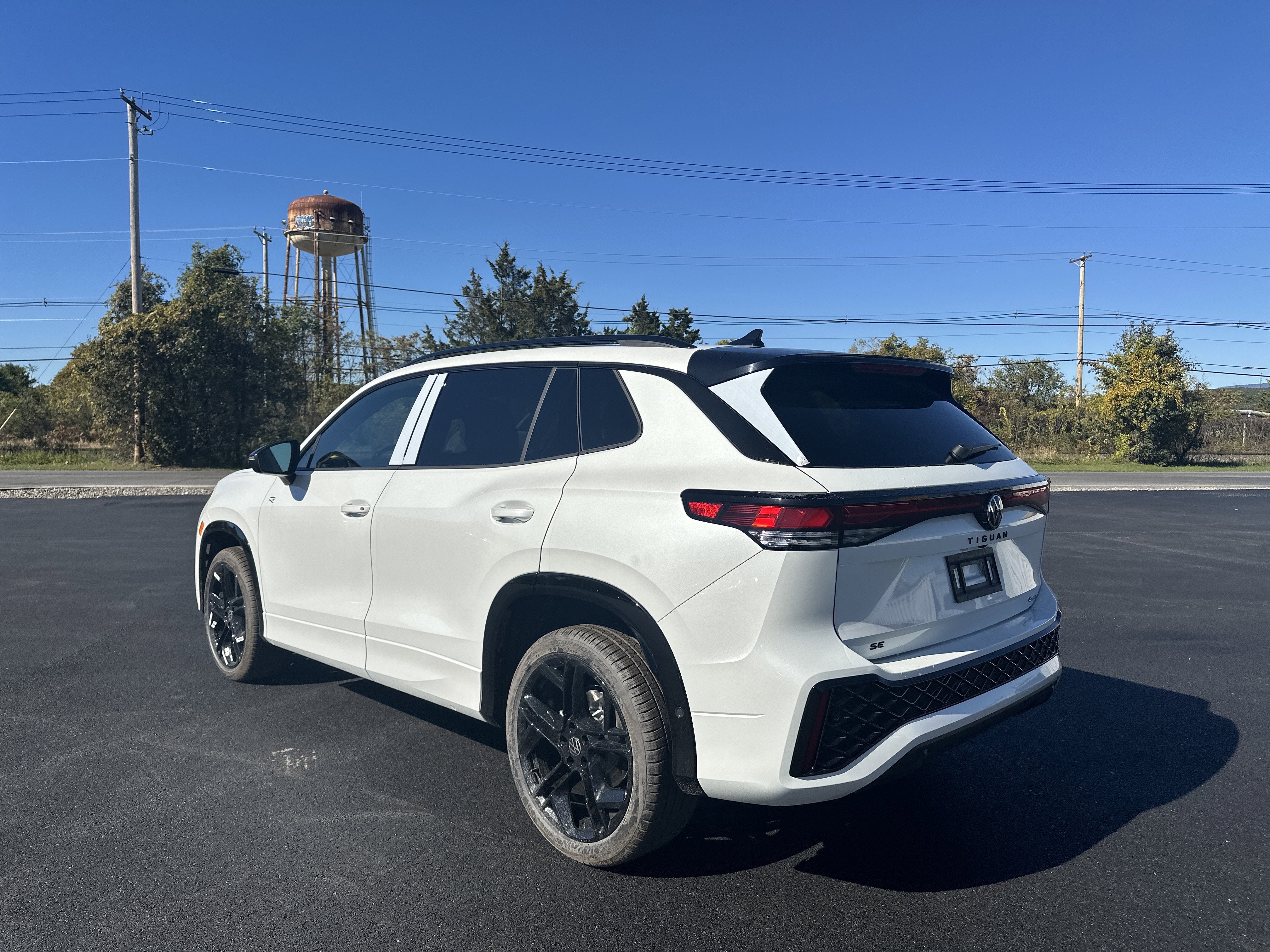 2025 Volkswagen Tiguan 2.0T SE R-Line Black