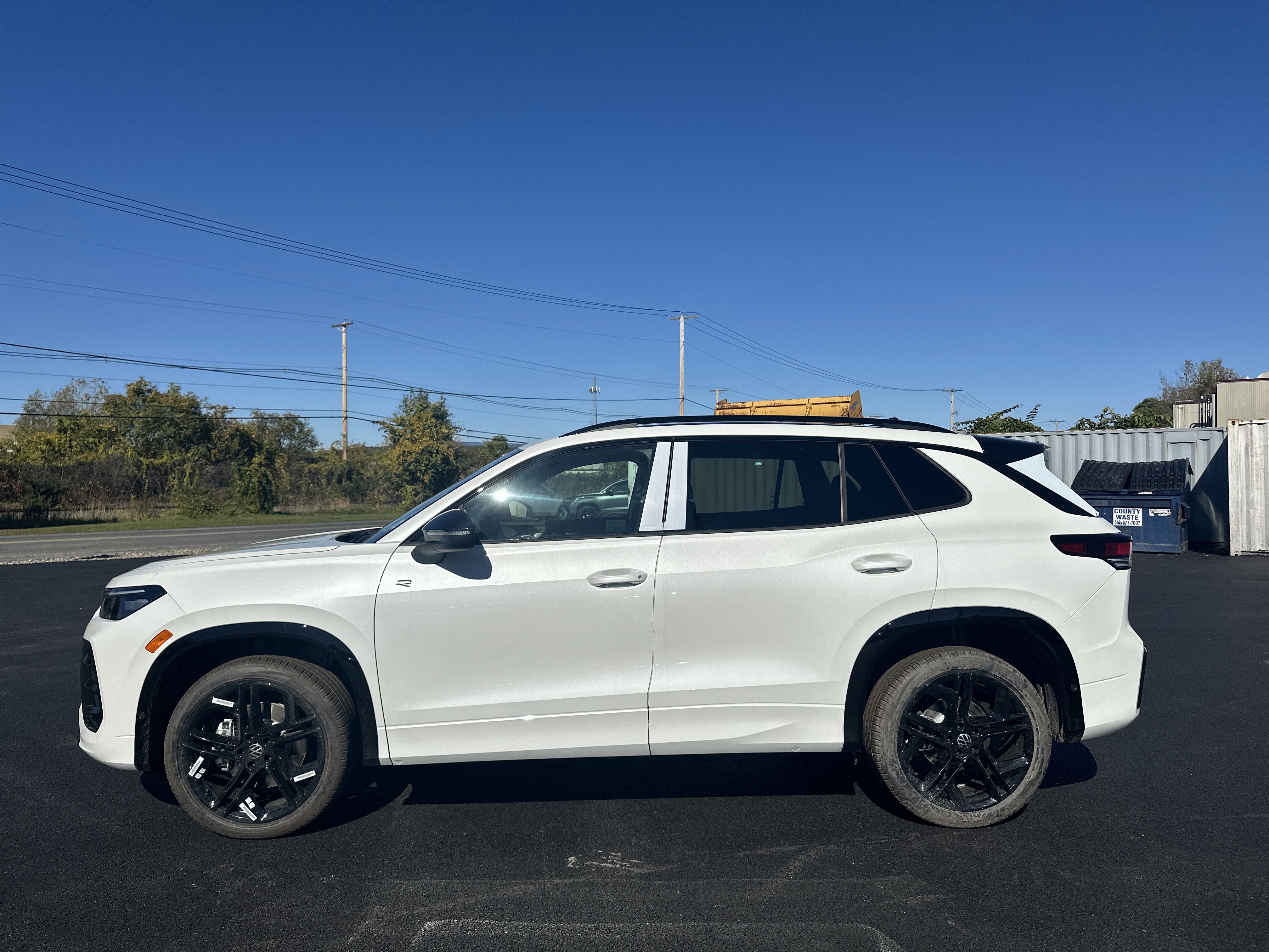 2025 Volkswagen Tiguan 2.0T SE R-Line Black