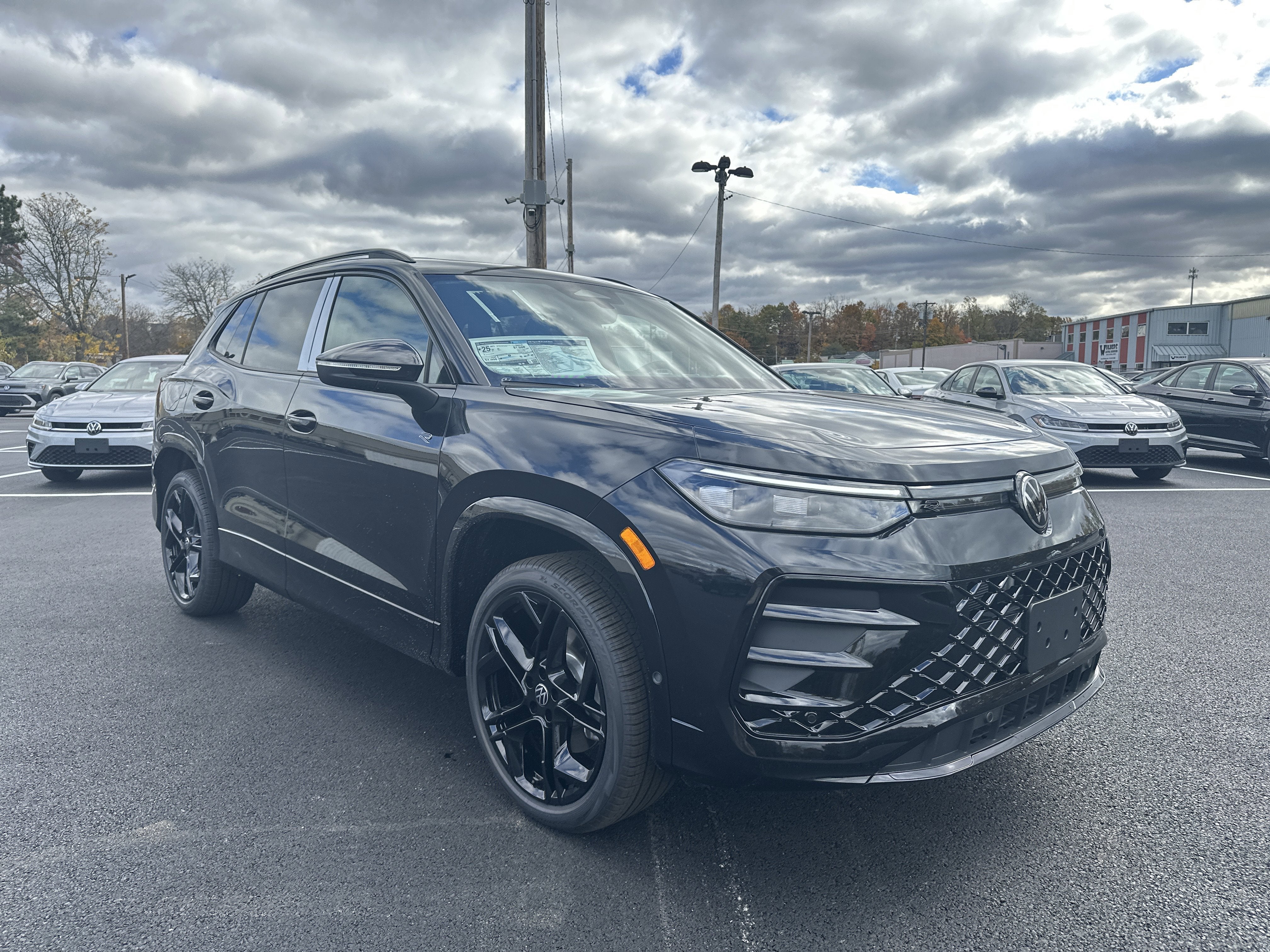 2026 Volkswagen Tiguan 2.0T SE R-Line Black