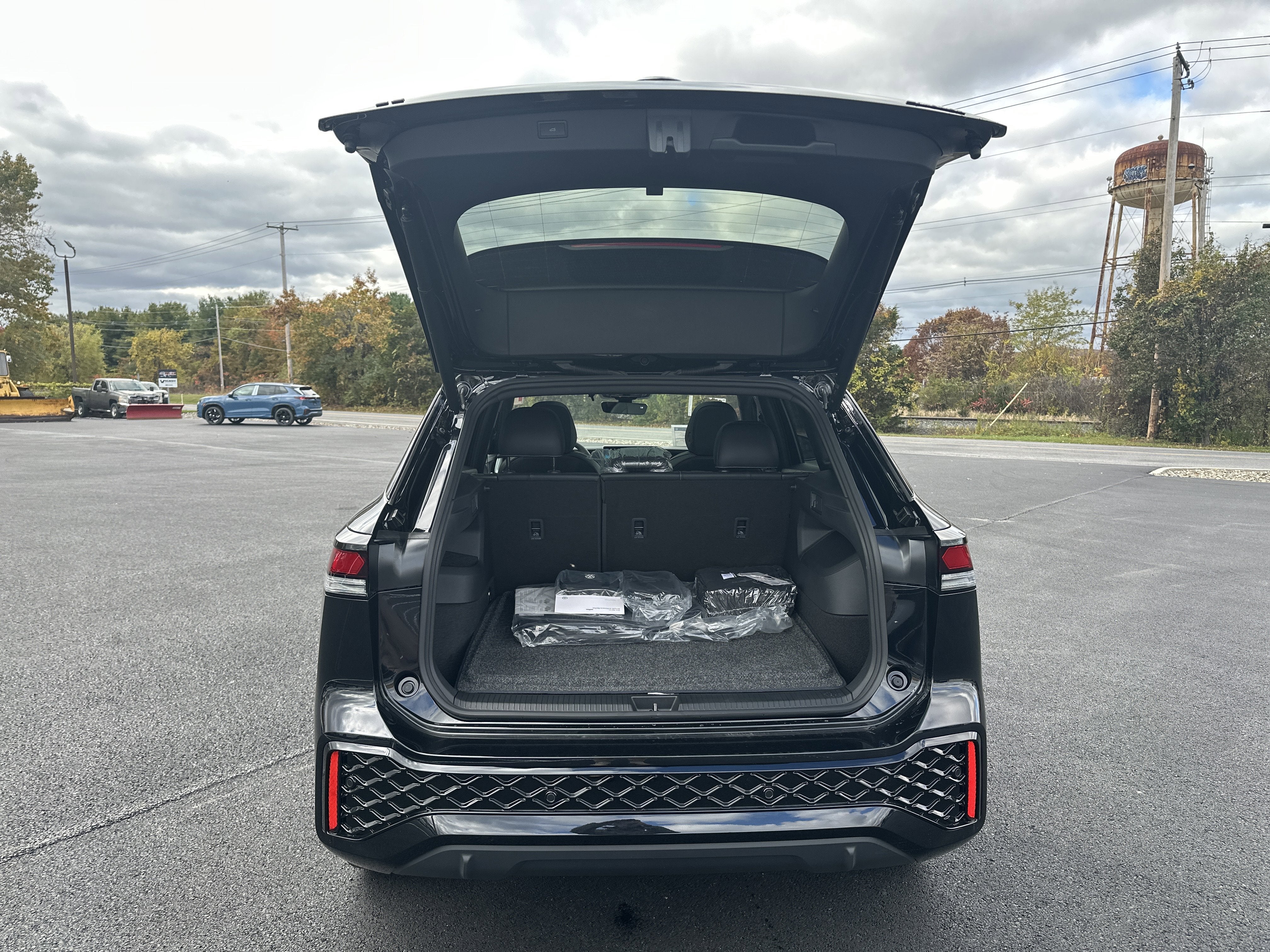 2026 Volkswagen Tiguan 2.0T SE R-Line Black