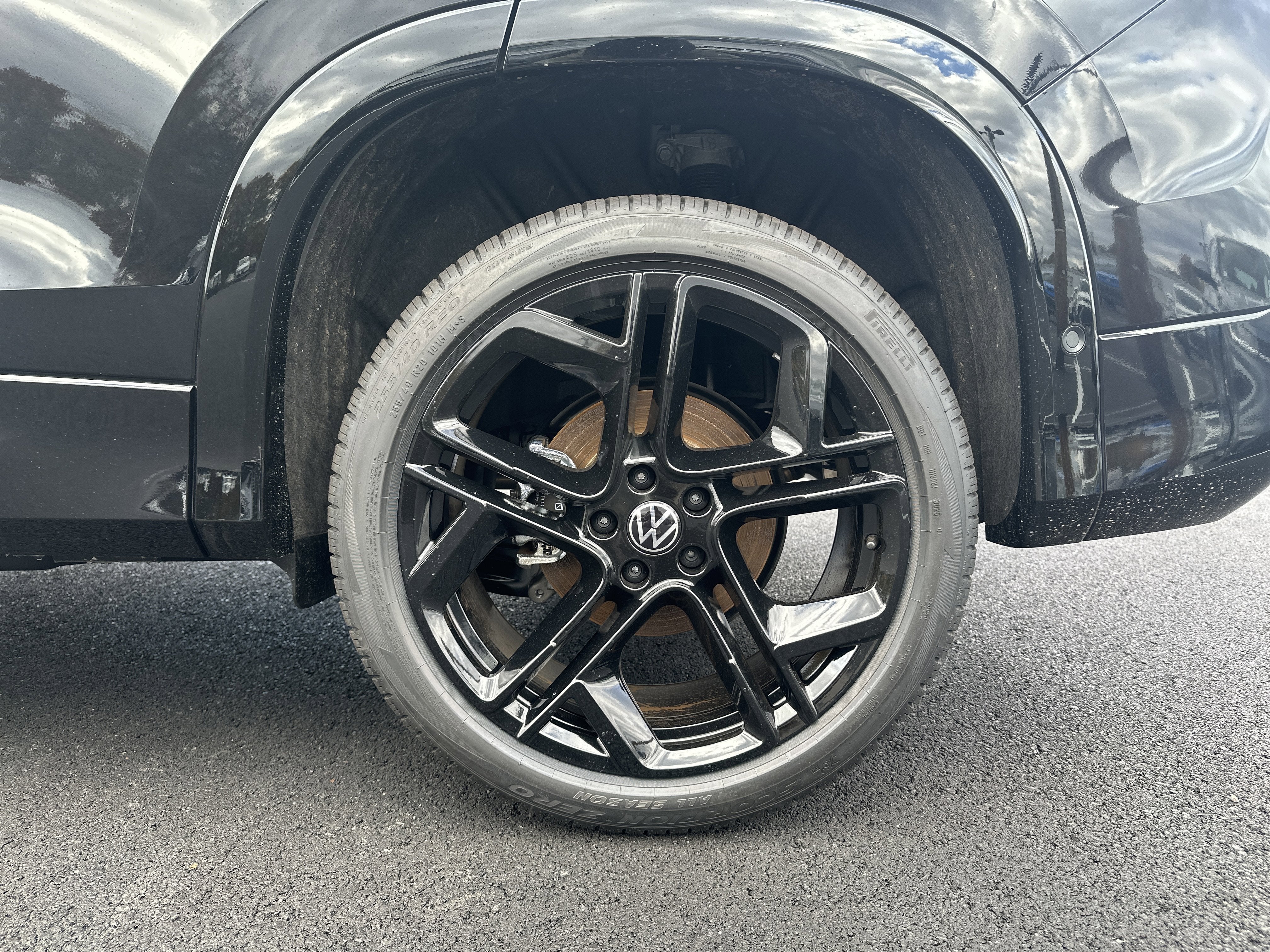 2026 Volkswagen Tiguan 2.0T SE R-Line Black