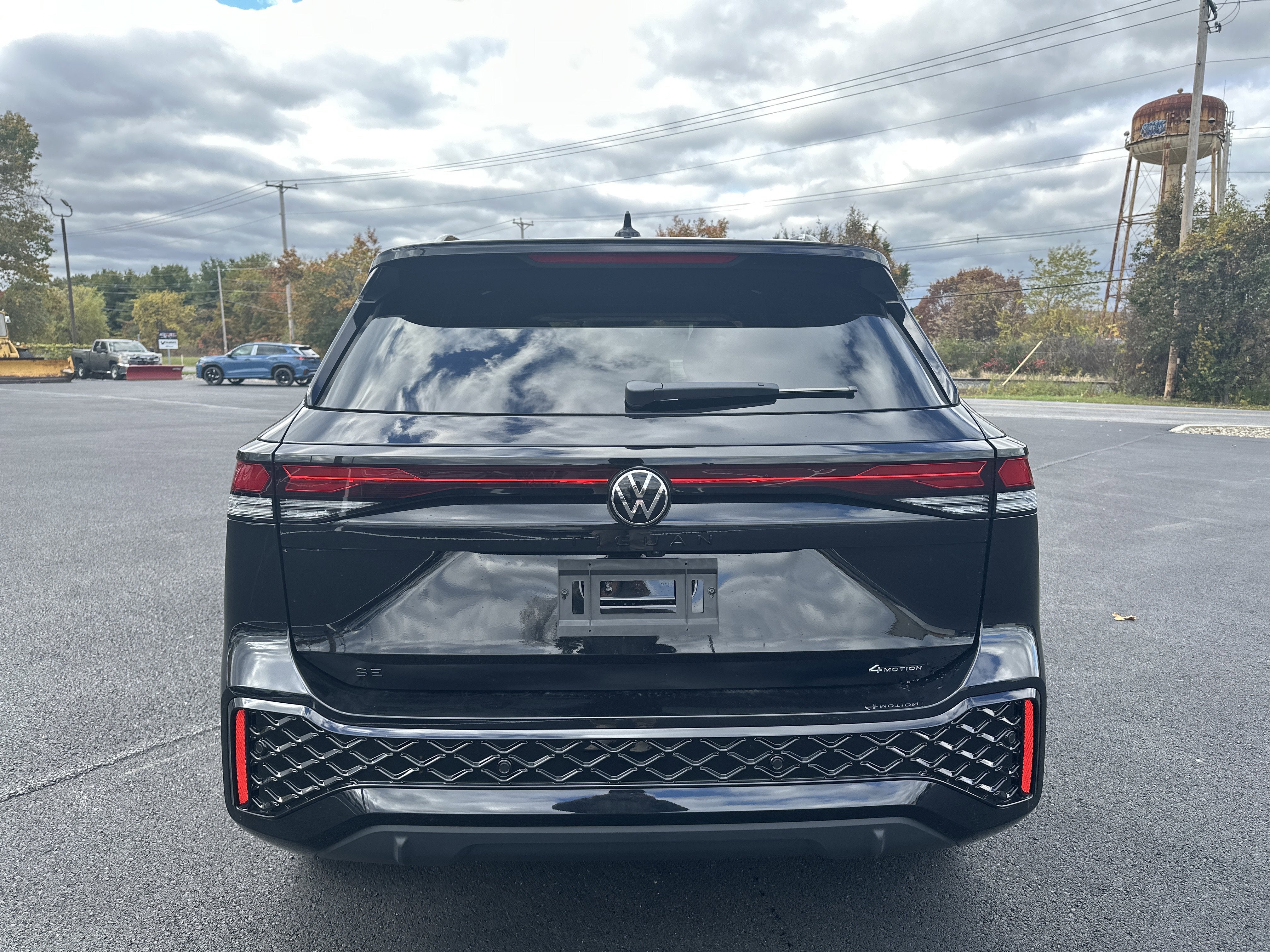 2026 Volkswagen Tiguan 2.0T SE R-Line Black