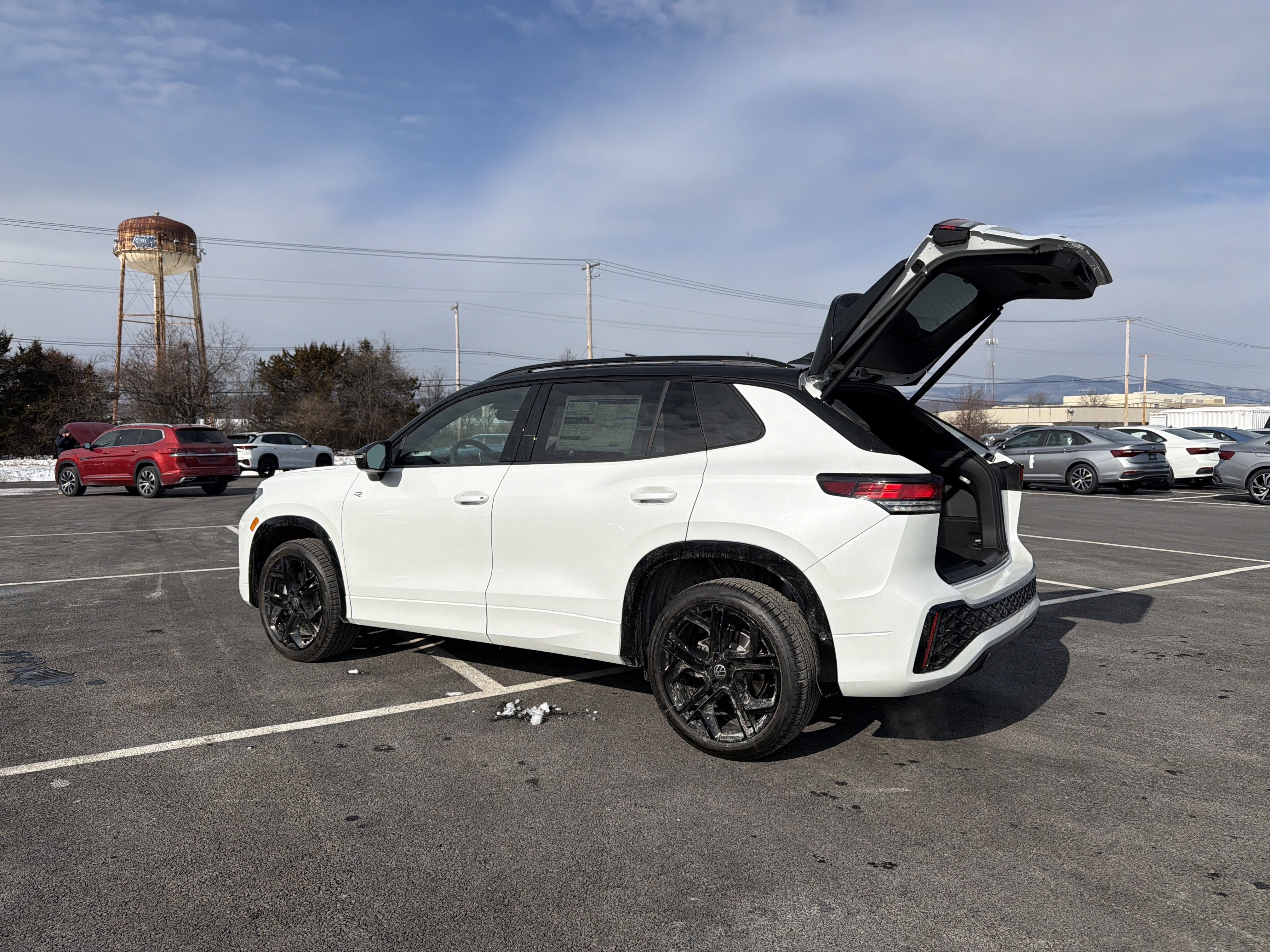 2026 Volkswagen Tiguan 2.0T SE R-Line Black