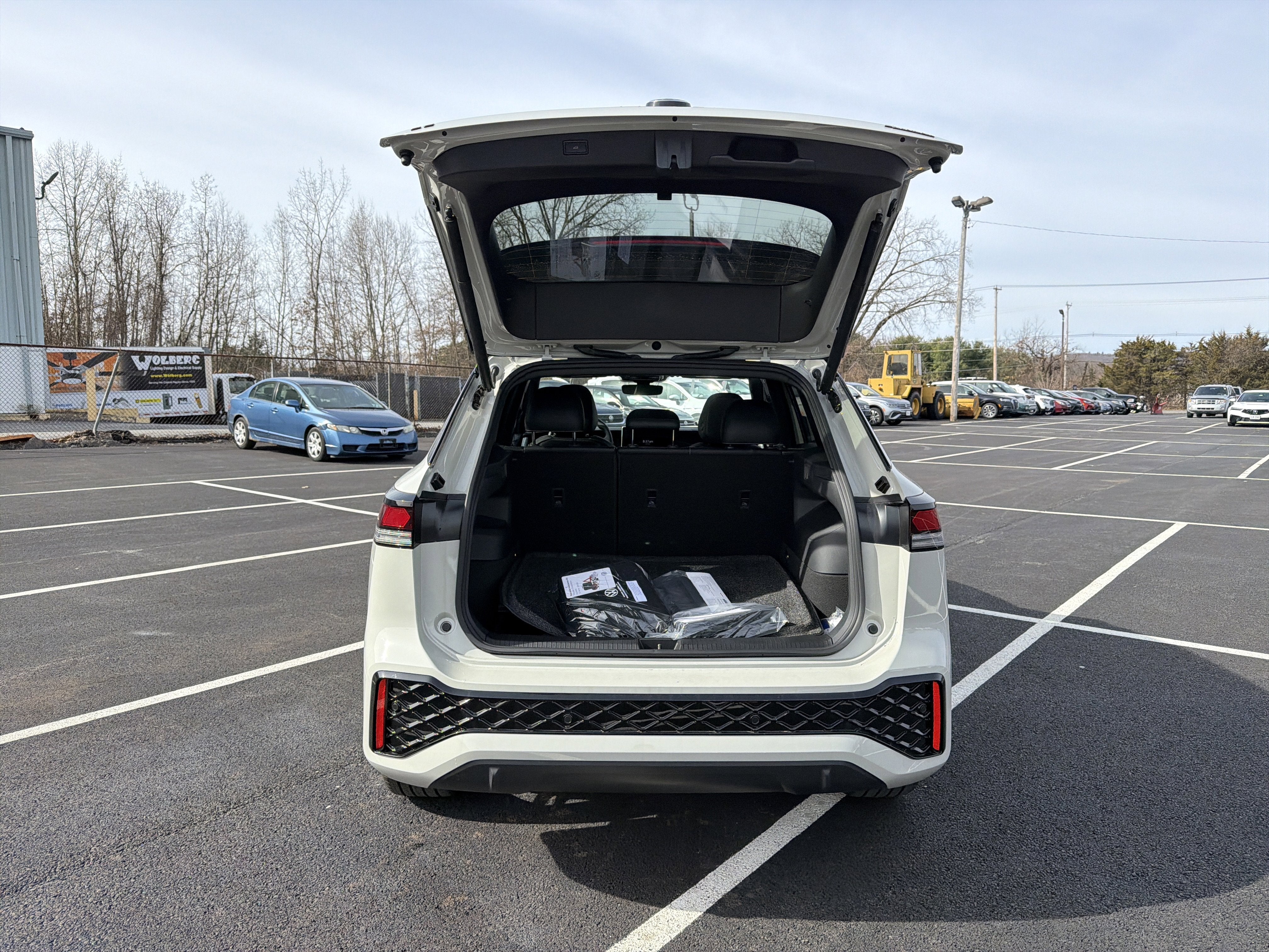 2026 Volkswagen Tiguan 2.0T SE R-Line Black