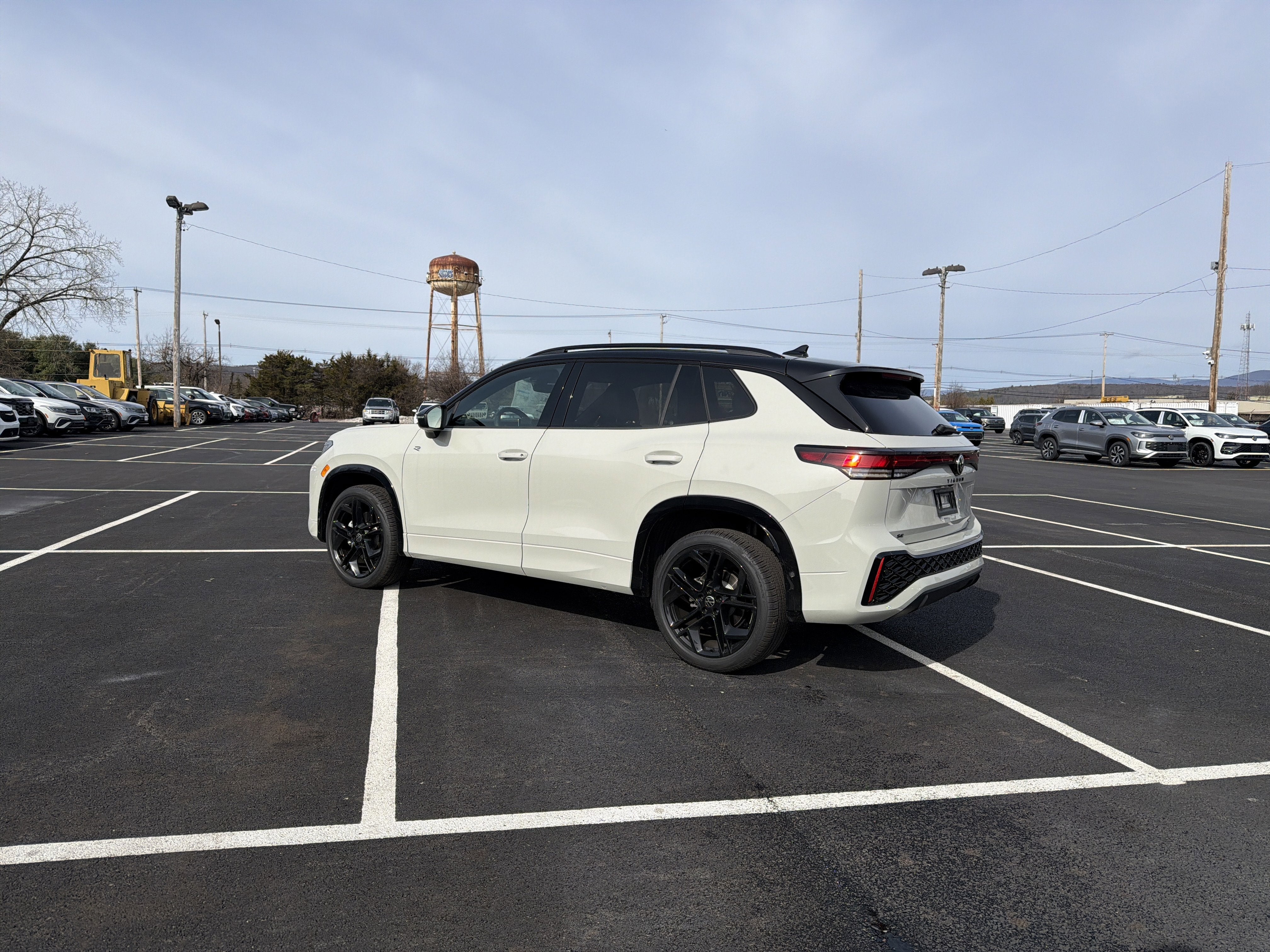 2026 Volkswagen Tiguan 2.0T SE R-Line Black