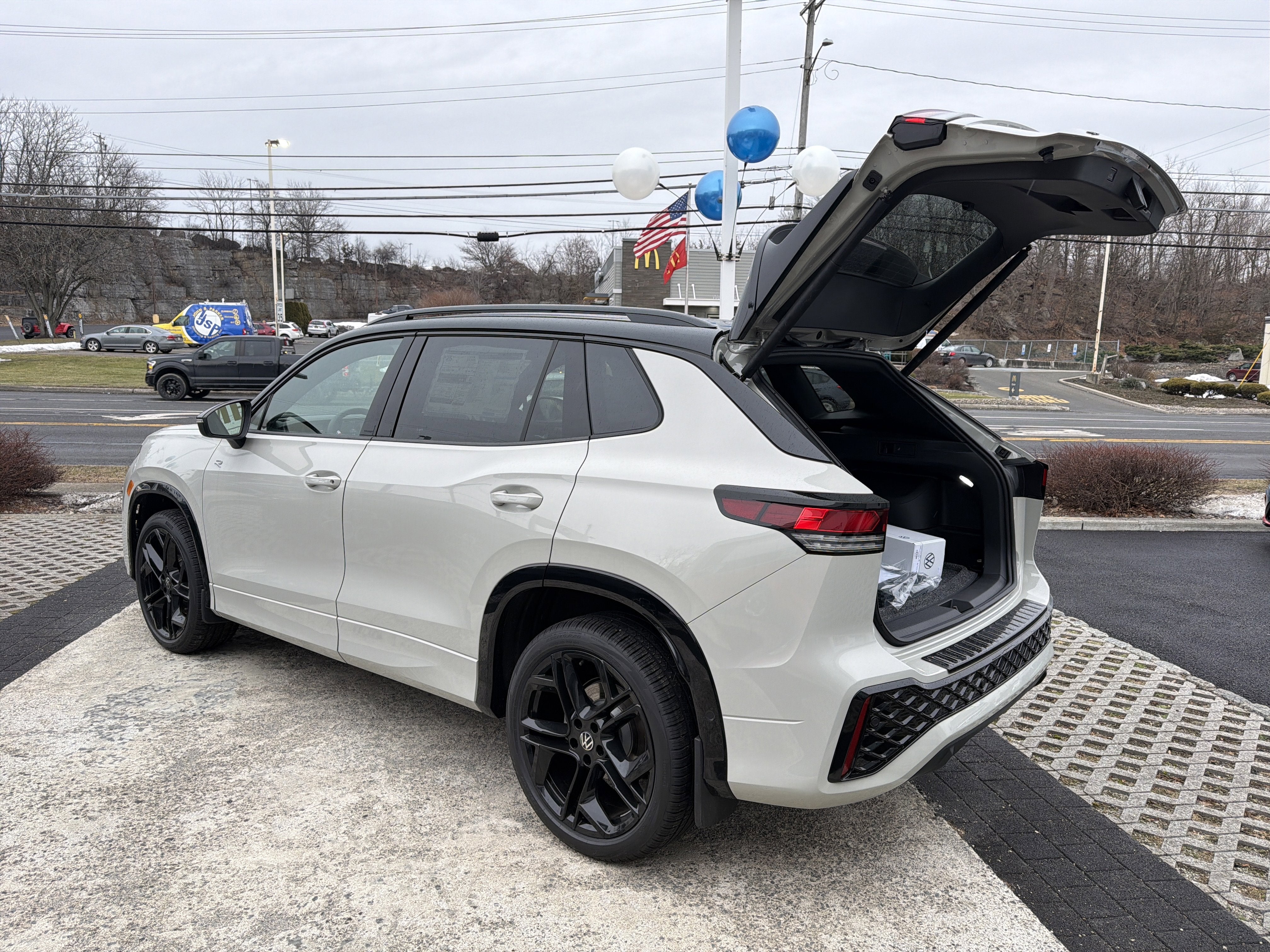 2026 Volkswagen Tiguan 2.0T SE R-Line Black