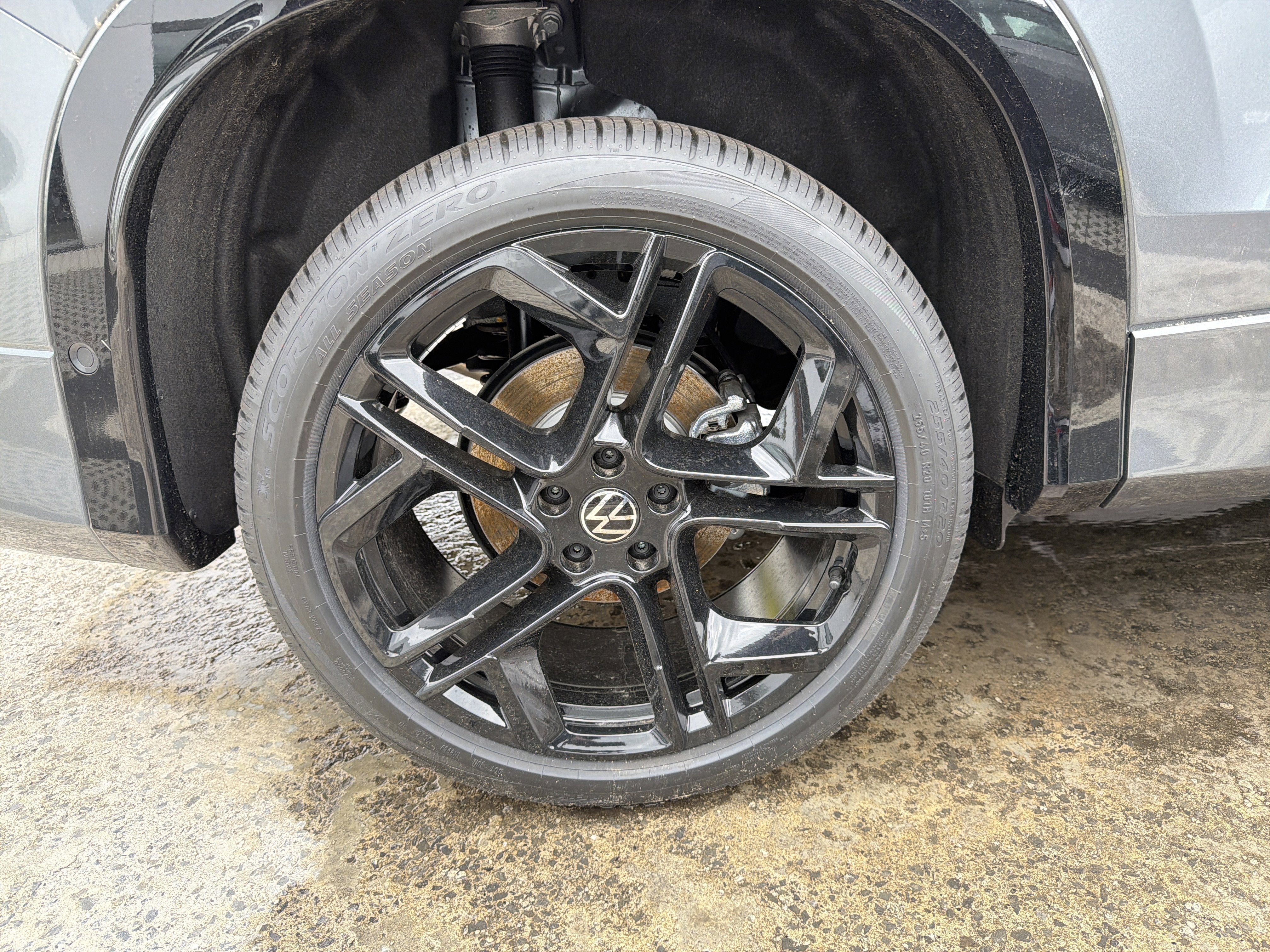 2026 Volkswagen Tiguan 2.0T SE R-Line Black
