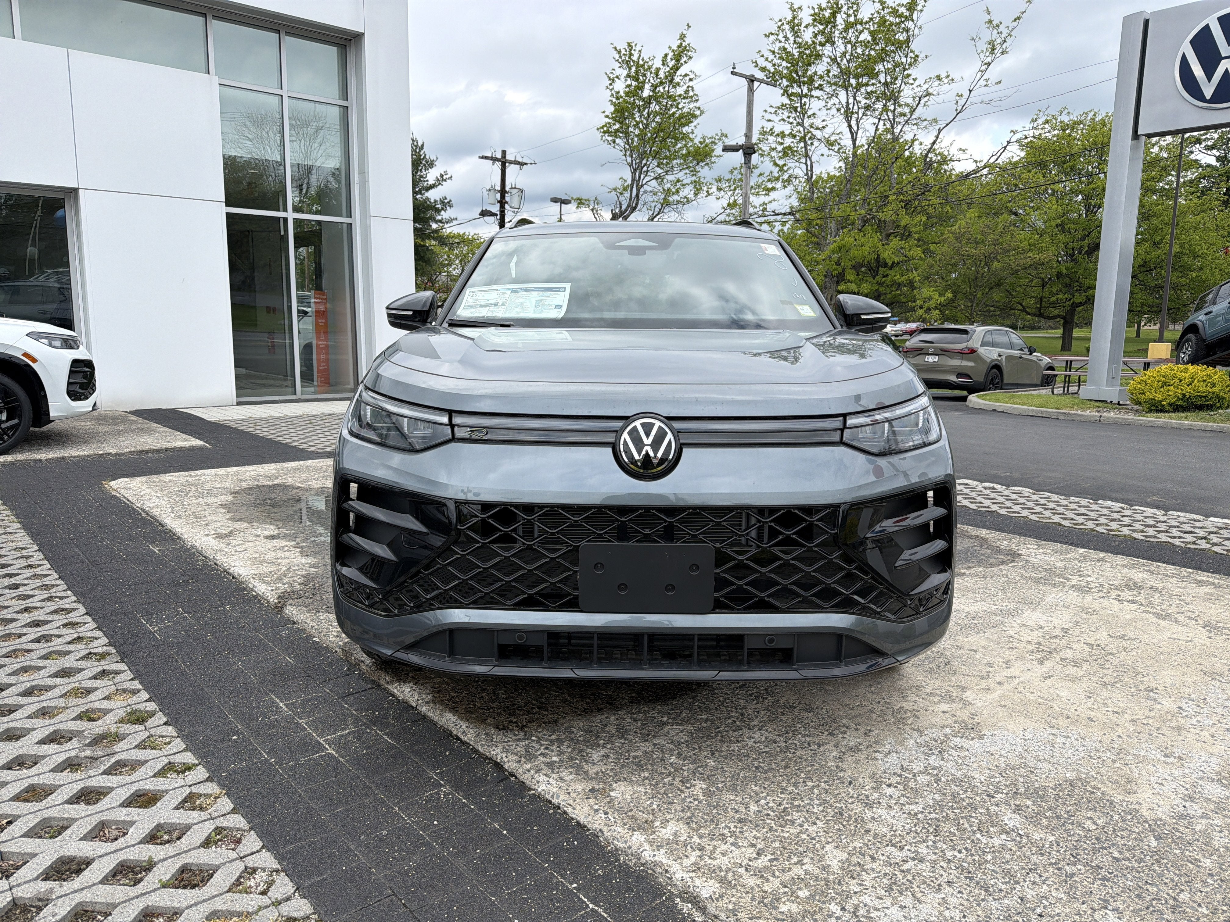 2026 Volkswagen Tiguan 2.0T SE R-Line Black
