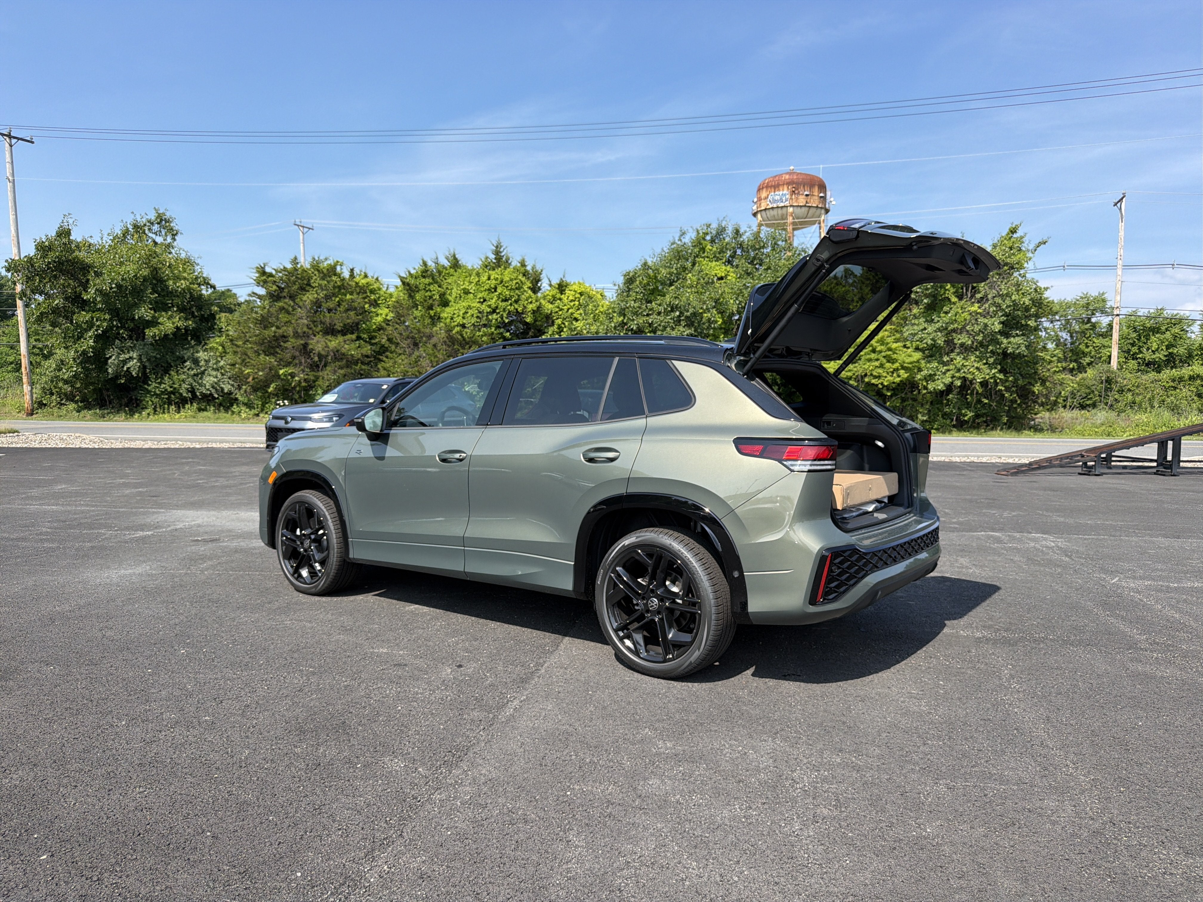 2026 Volkswagen Tiguan 2.0T SE R-Line Black