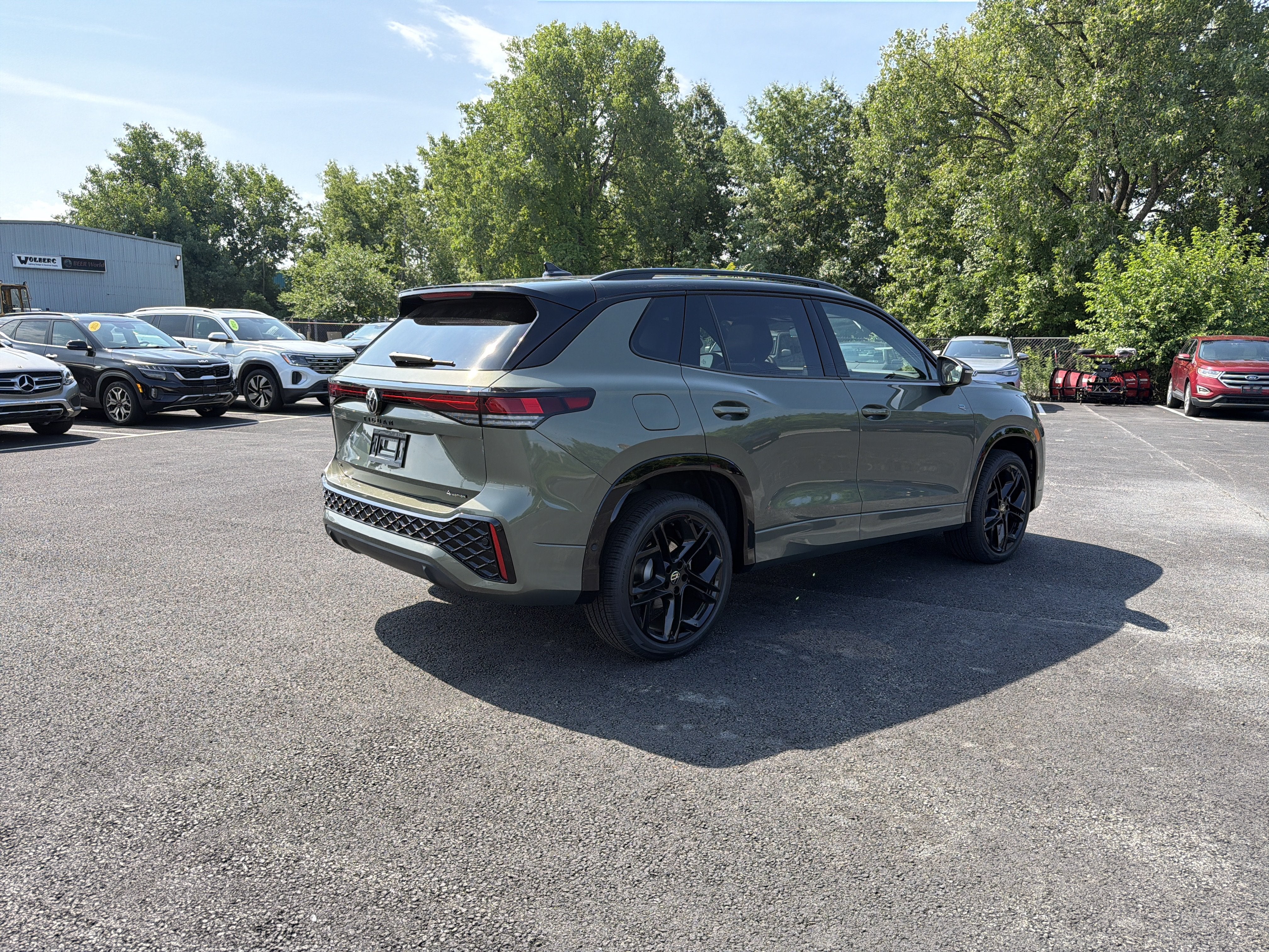 2026 Volkswagen Tiguan 2.0T SE R-Line Black