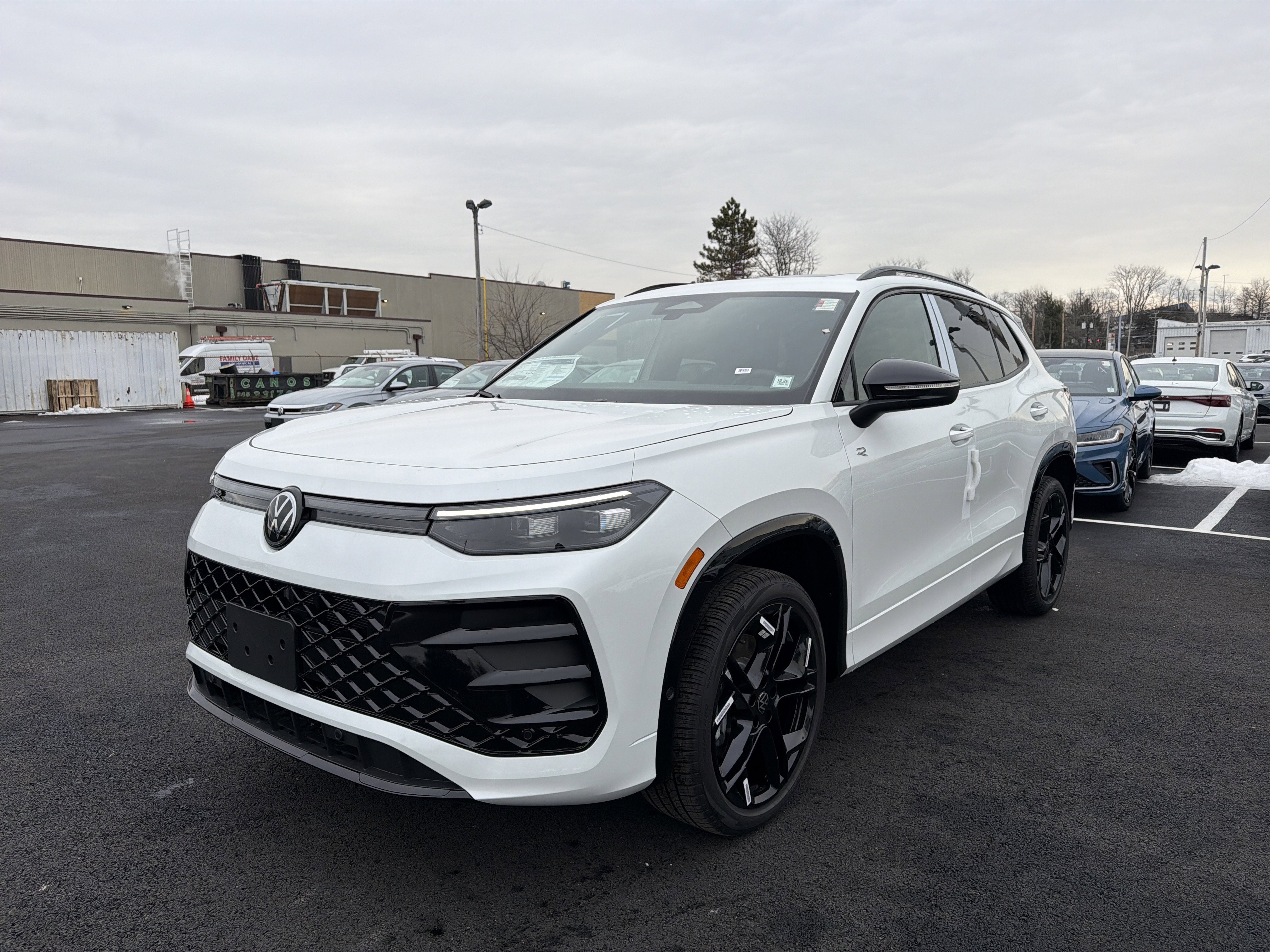 2026 Volkswagen Tiguan 2.0T SE R-Line Black