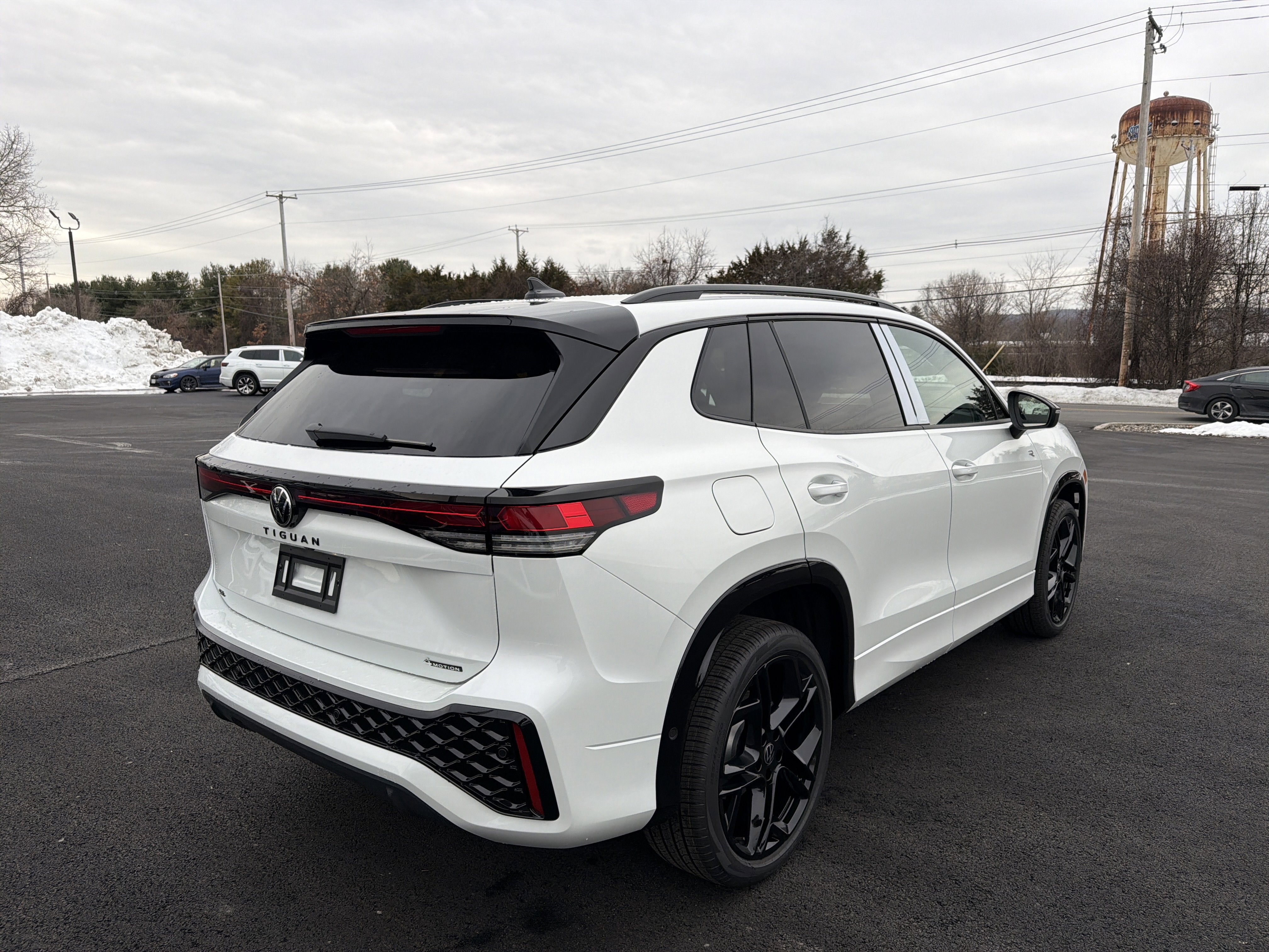 2026 Volkswagen Tiguan 2.0T SE R-Line Black