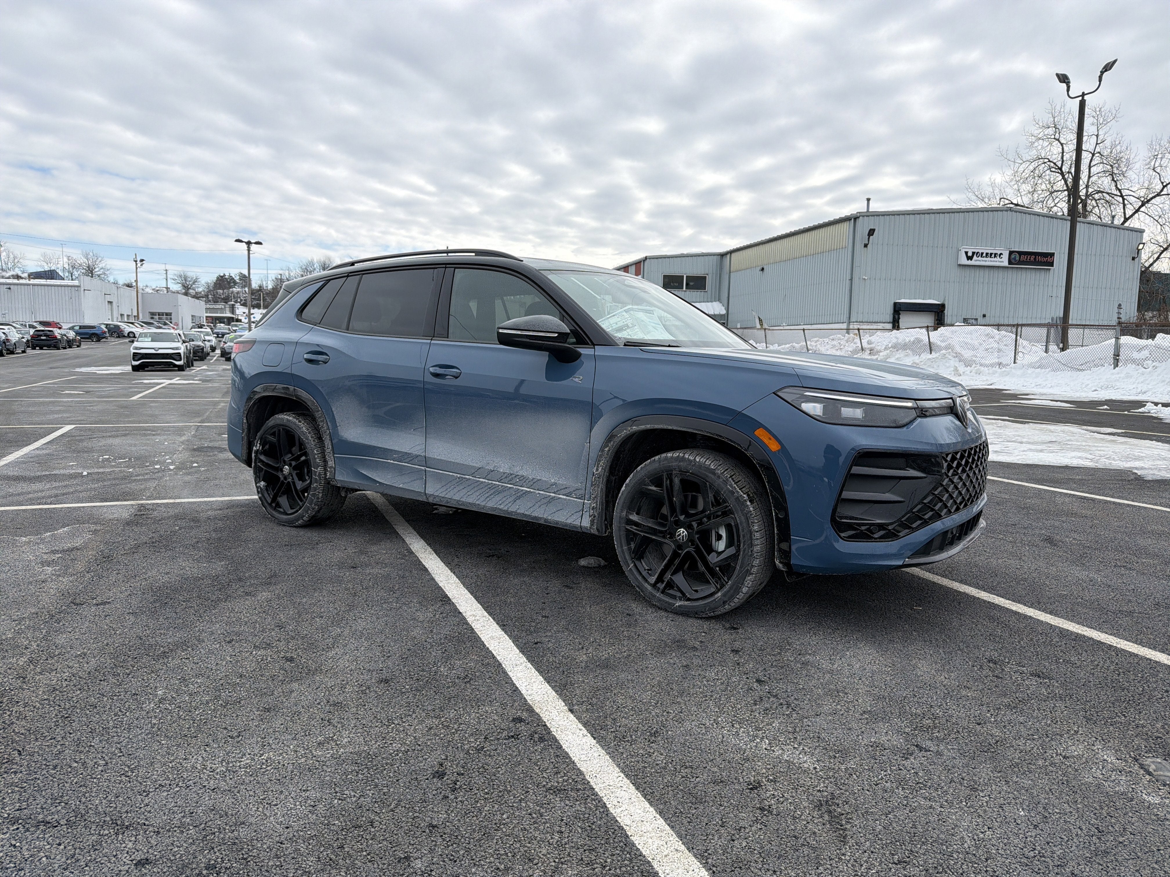 2026 Volkswagen Tiguan 2.0T SE R-Line Black