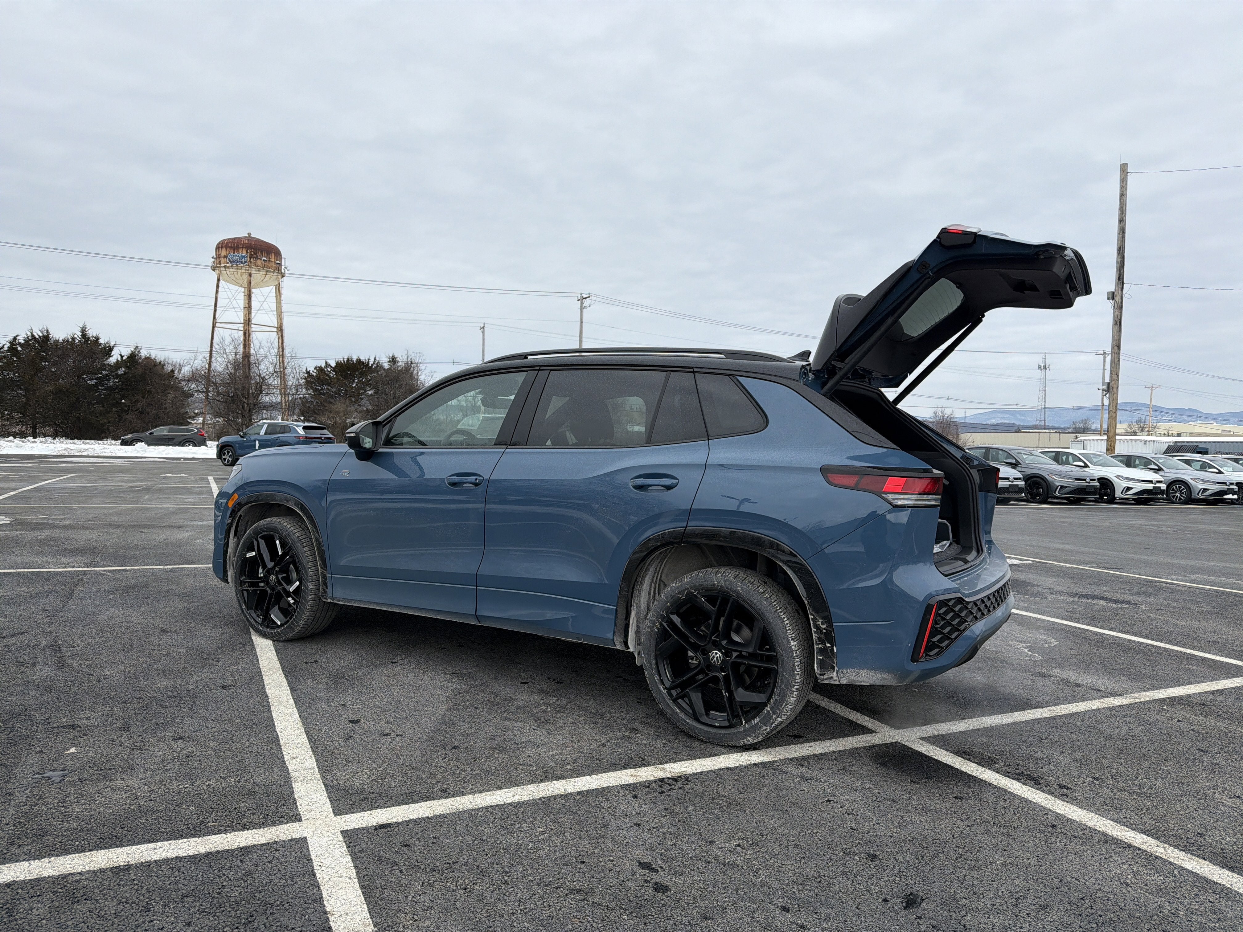 2026 Volkswagen Tiguan 2.0T SE R-Line Black