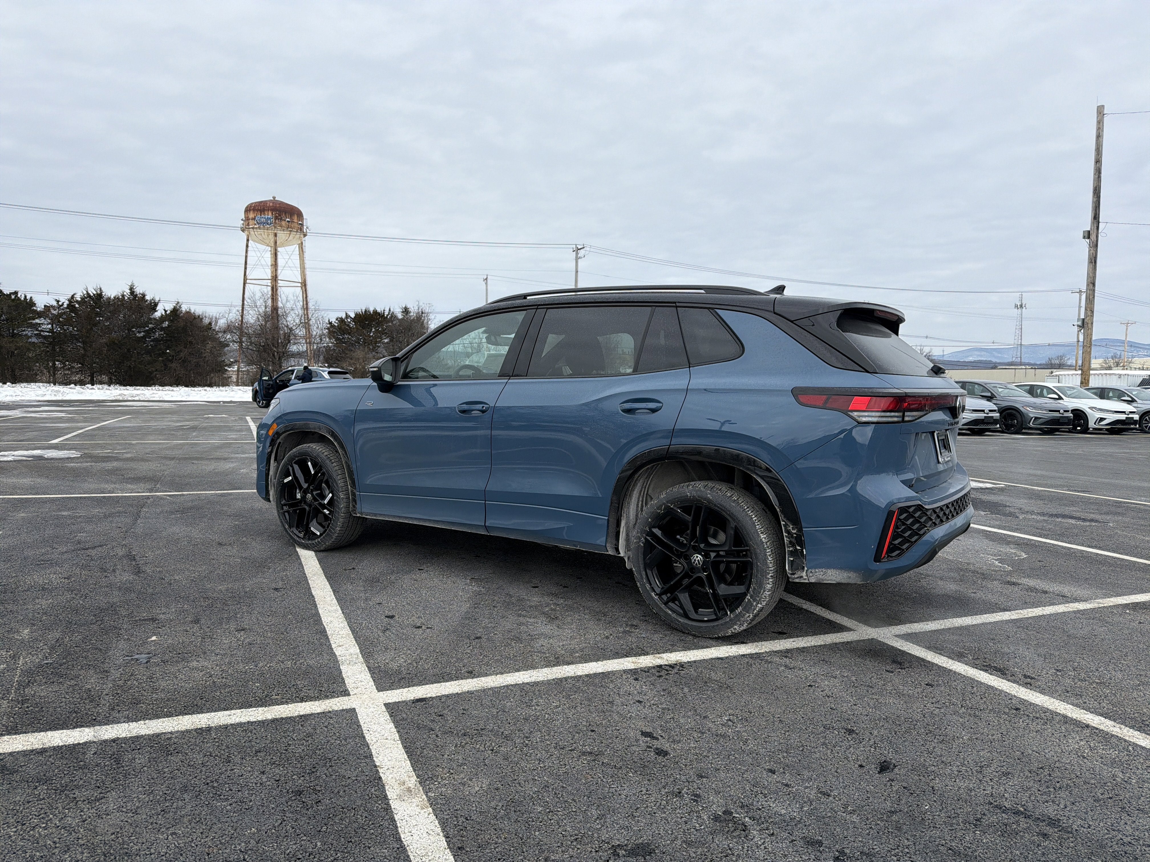 2026 Volkswagen Tiguan 2.0T SE R-Line Black