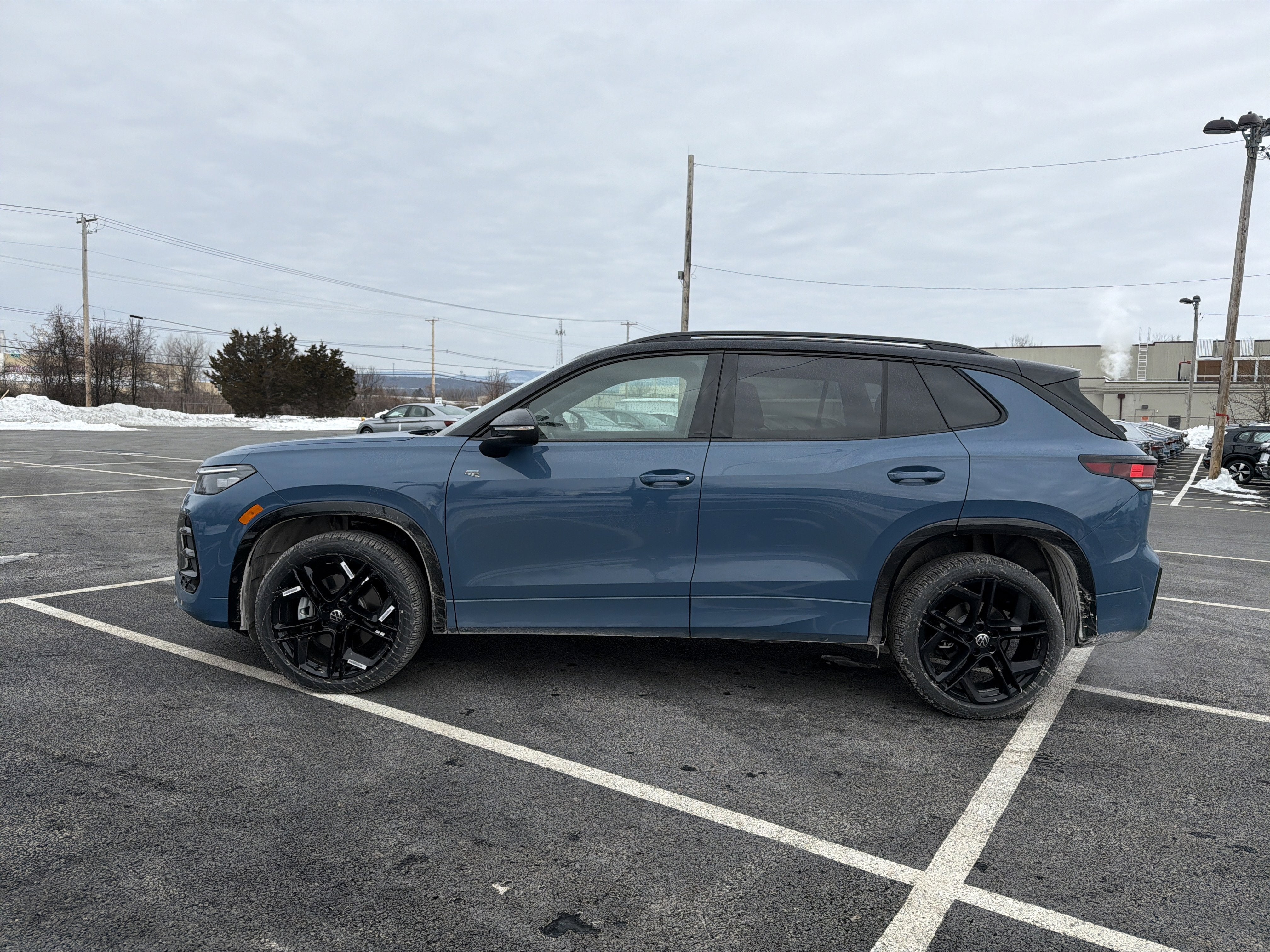 2026 Volkswagen Tiguan 2.0T SE R-Line Black