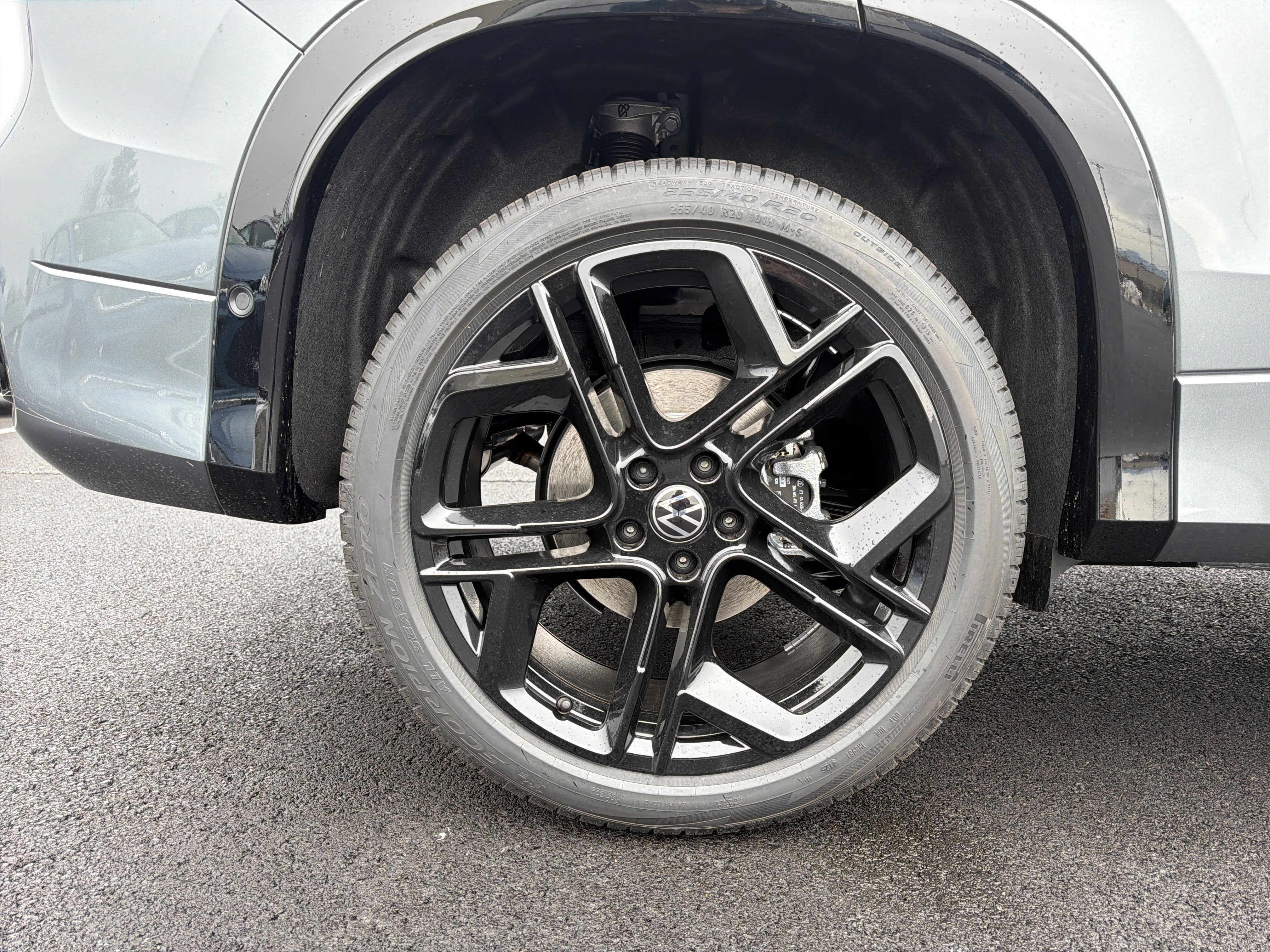 2026 Volkswagen Tiguan 2.0T SE R-Line Black