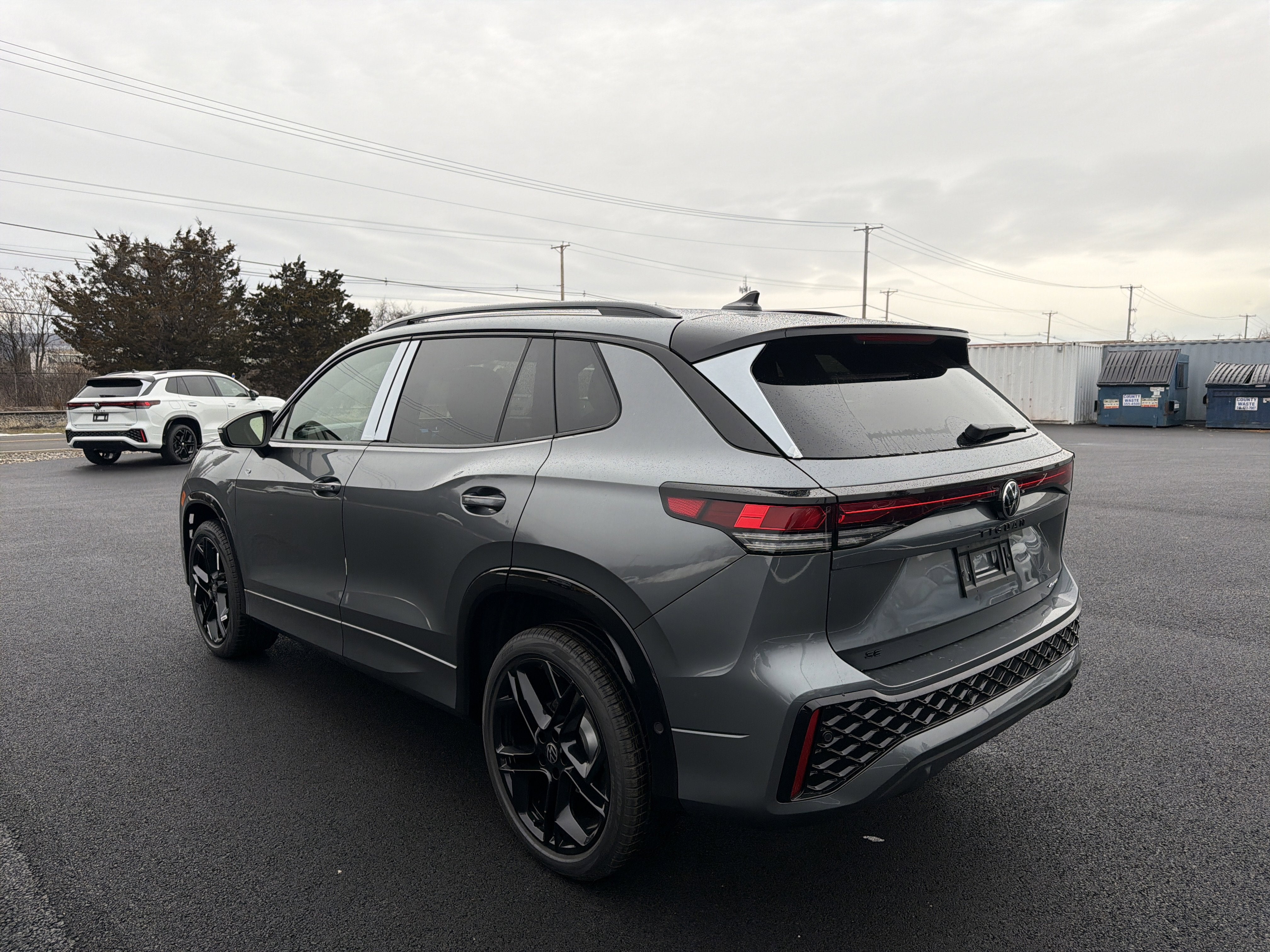 2026 Volkswagen Tiguan 2.0T SE R-Line Black