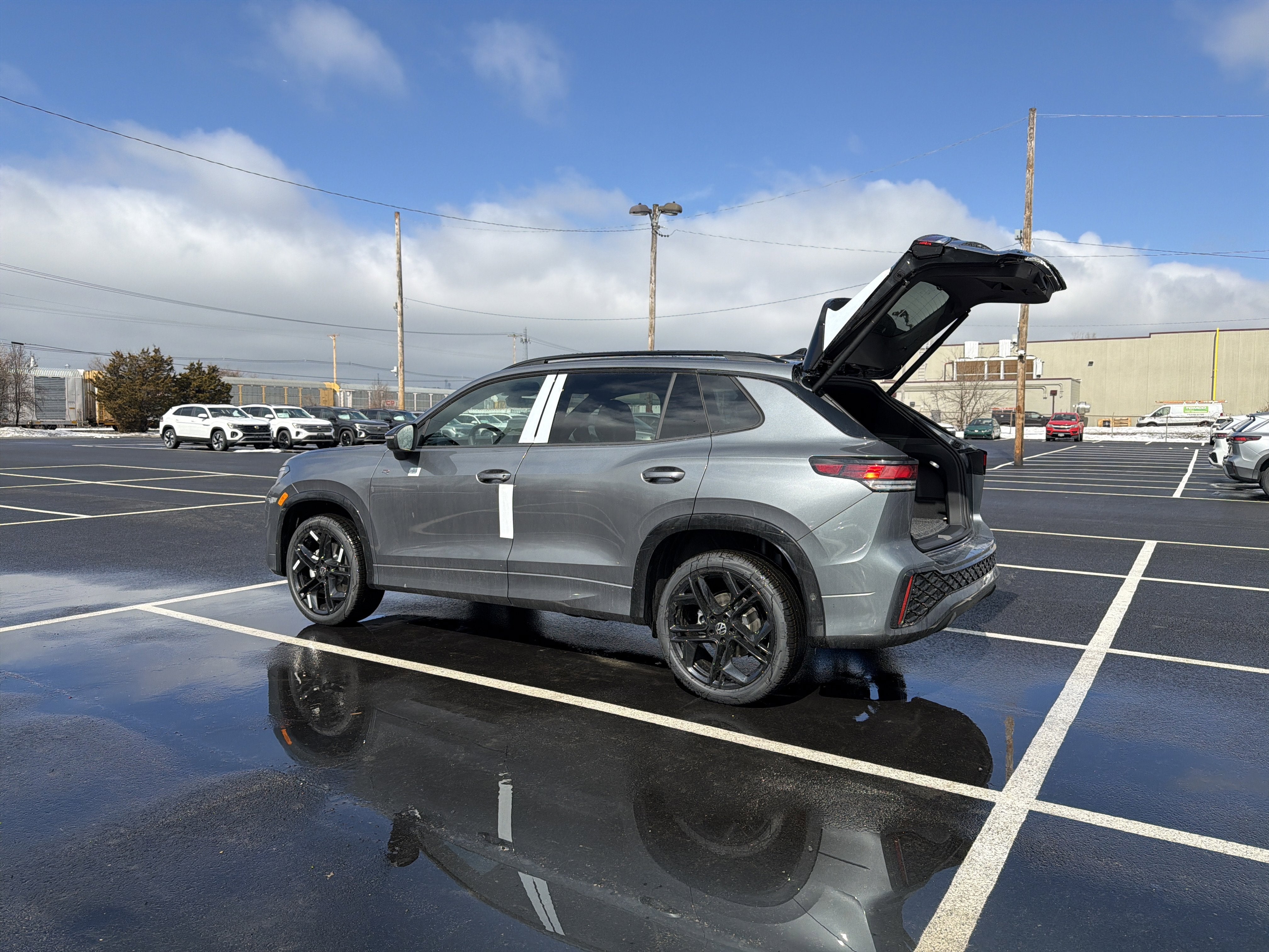 2026 Volkswagen Tiguan 2.0T SE R-Line Black