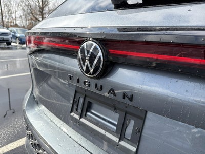 2026 Volkswagen Tiguan 2.0T SE R-Line Black