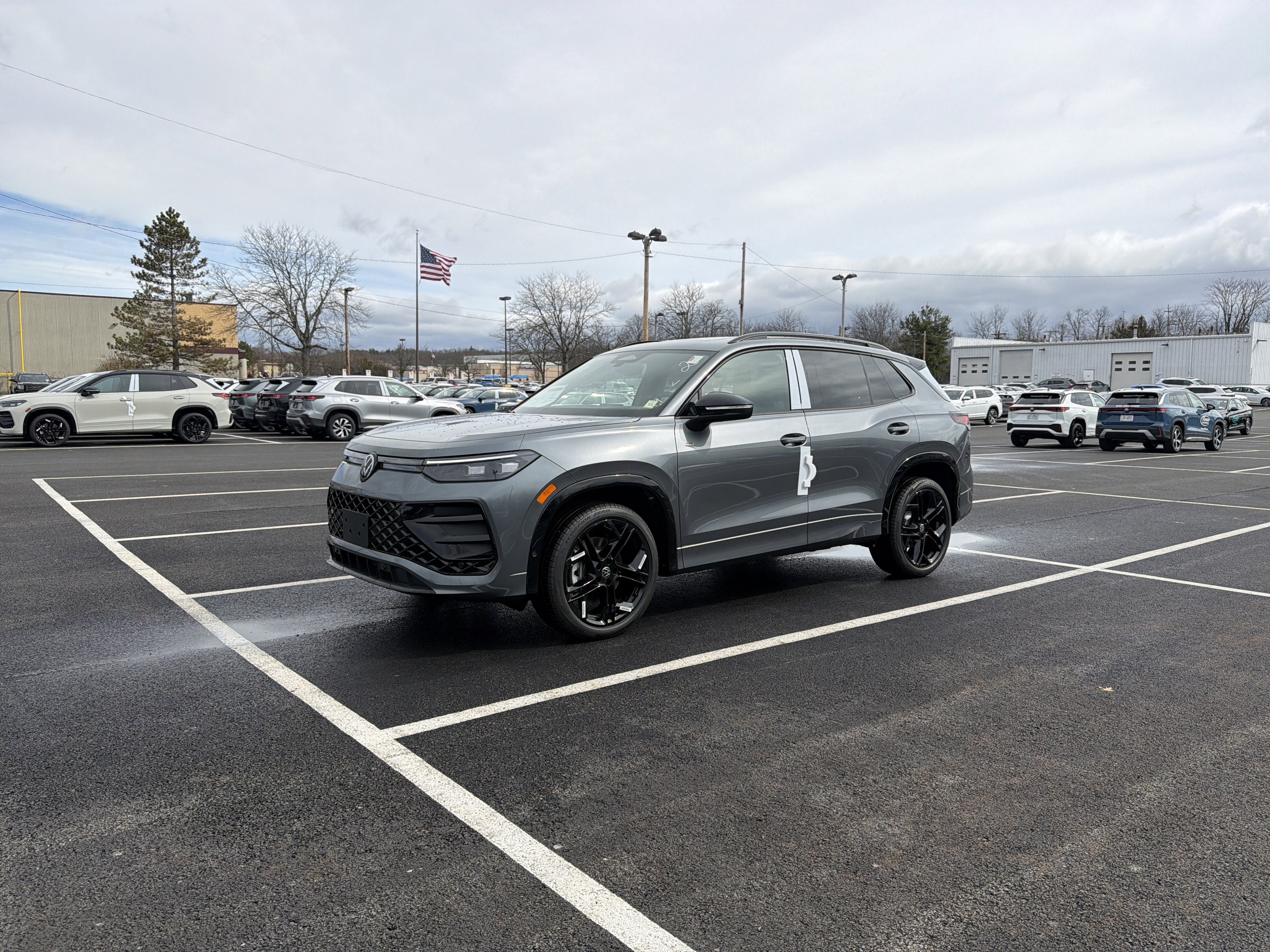 2026 Volkswagen Tiguan SE R-Line Black