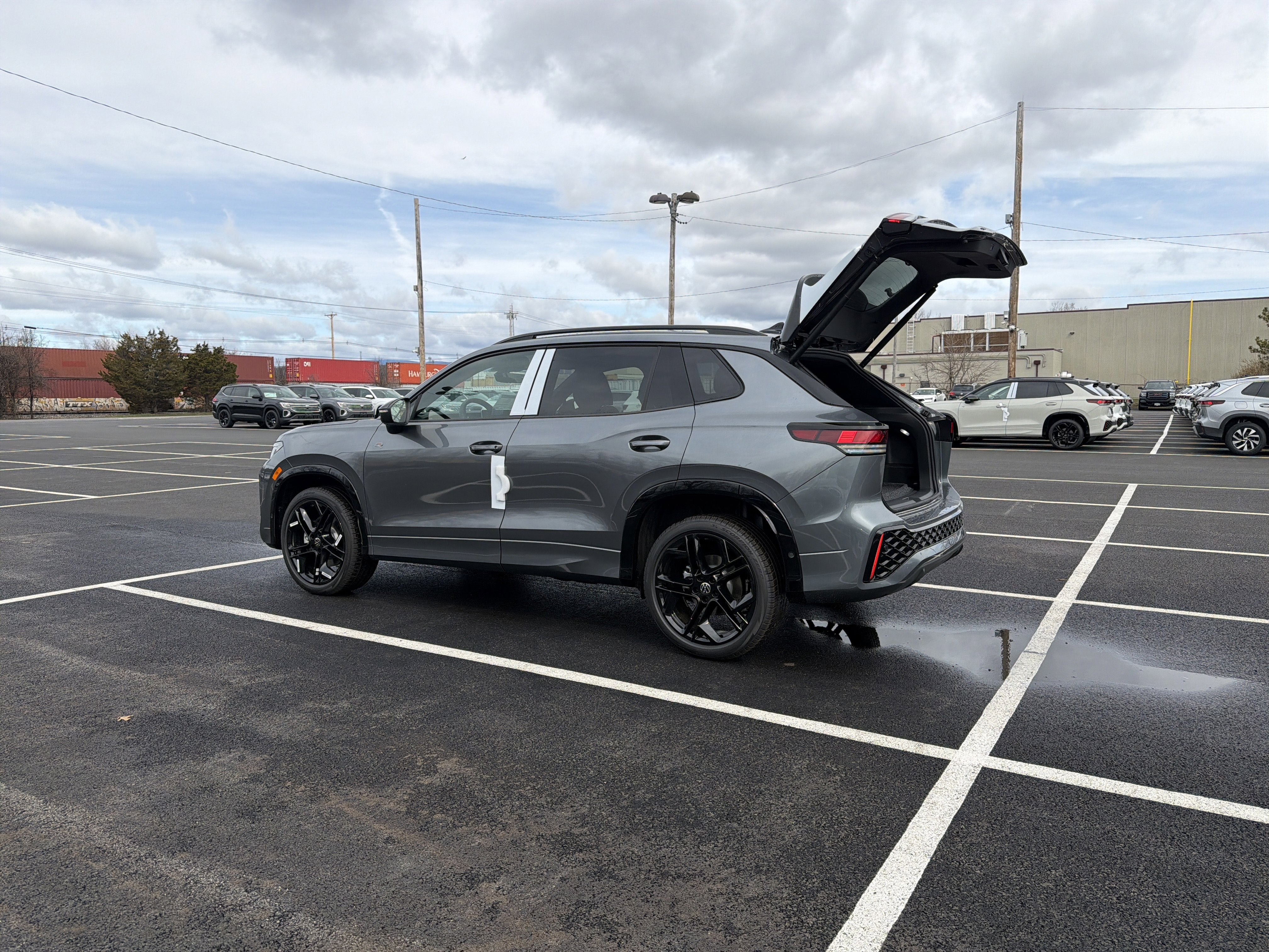 2026 Volkswagen Tiguan SE R-Line Black