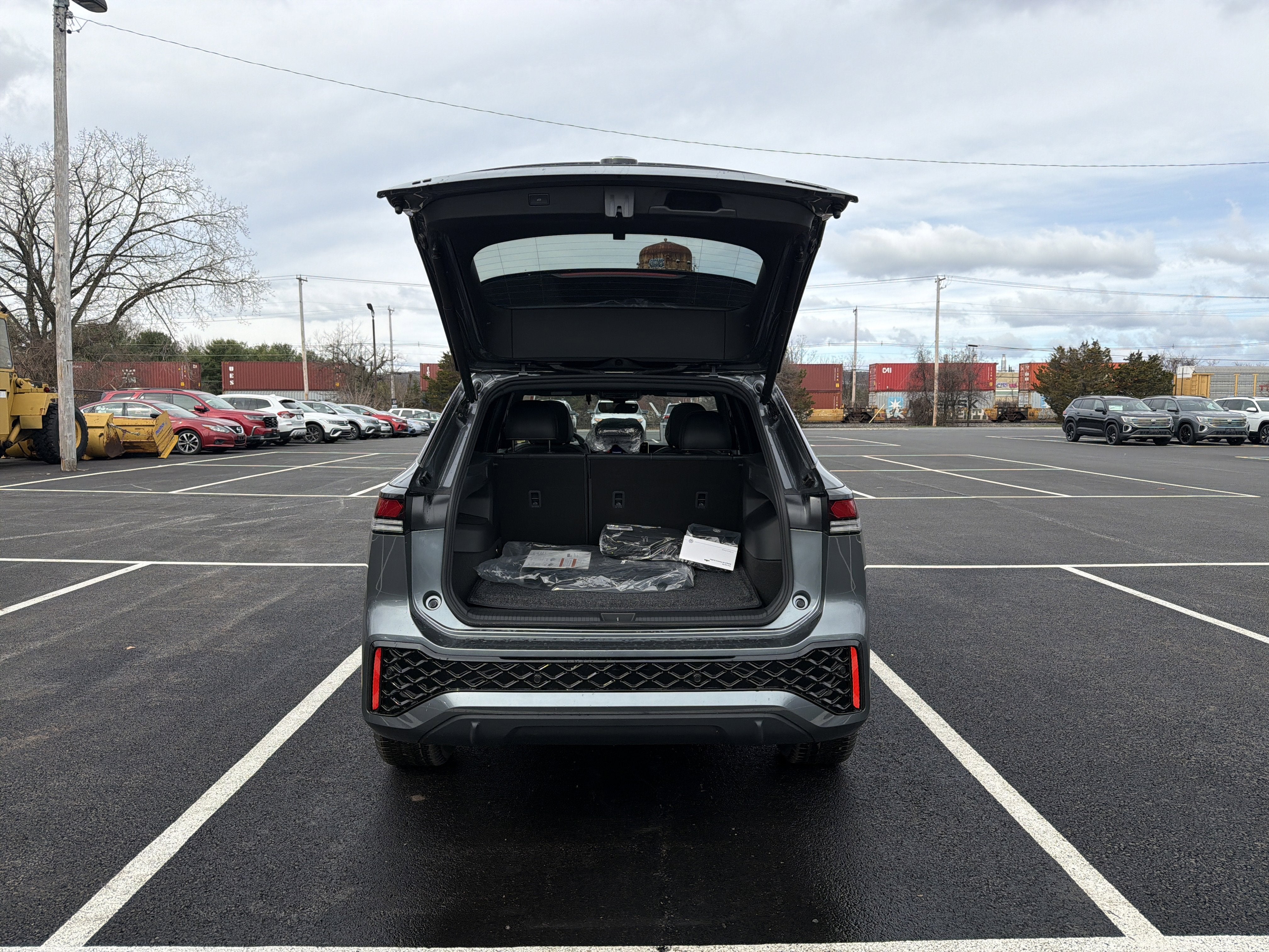 2026 Volkswagen Tiguan SE R-Line Black