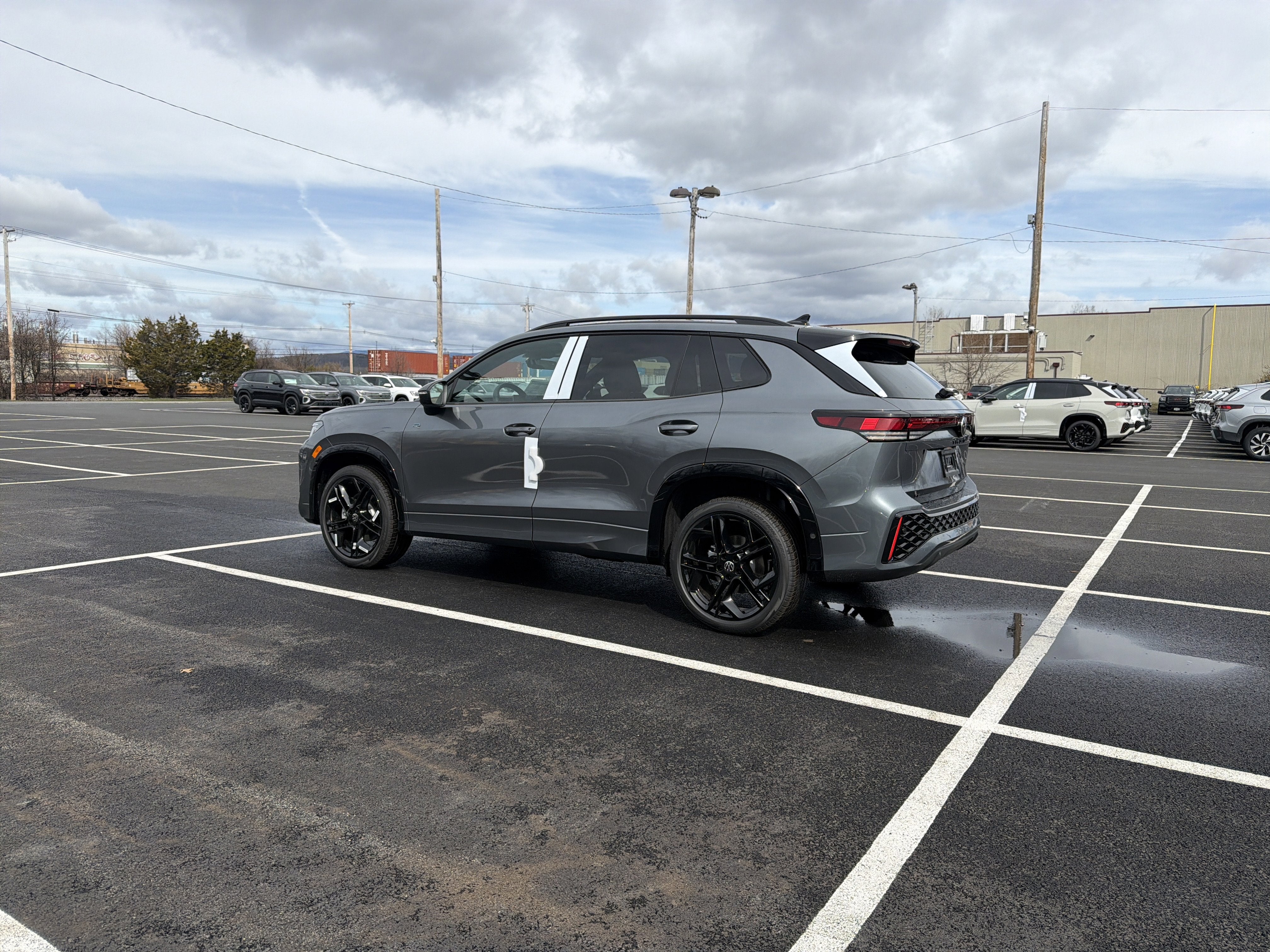 2026 Volkswagen Tiguan SE R-Line Black