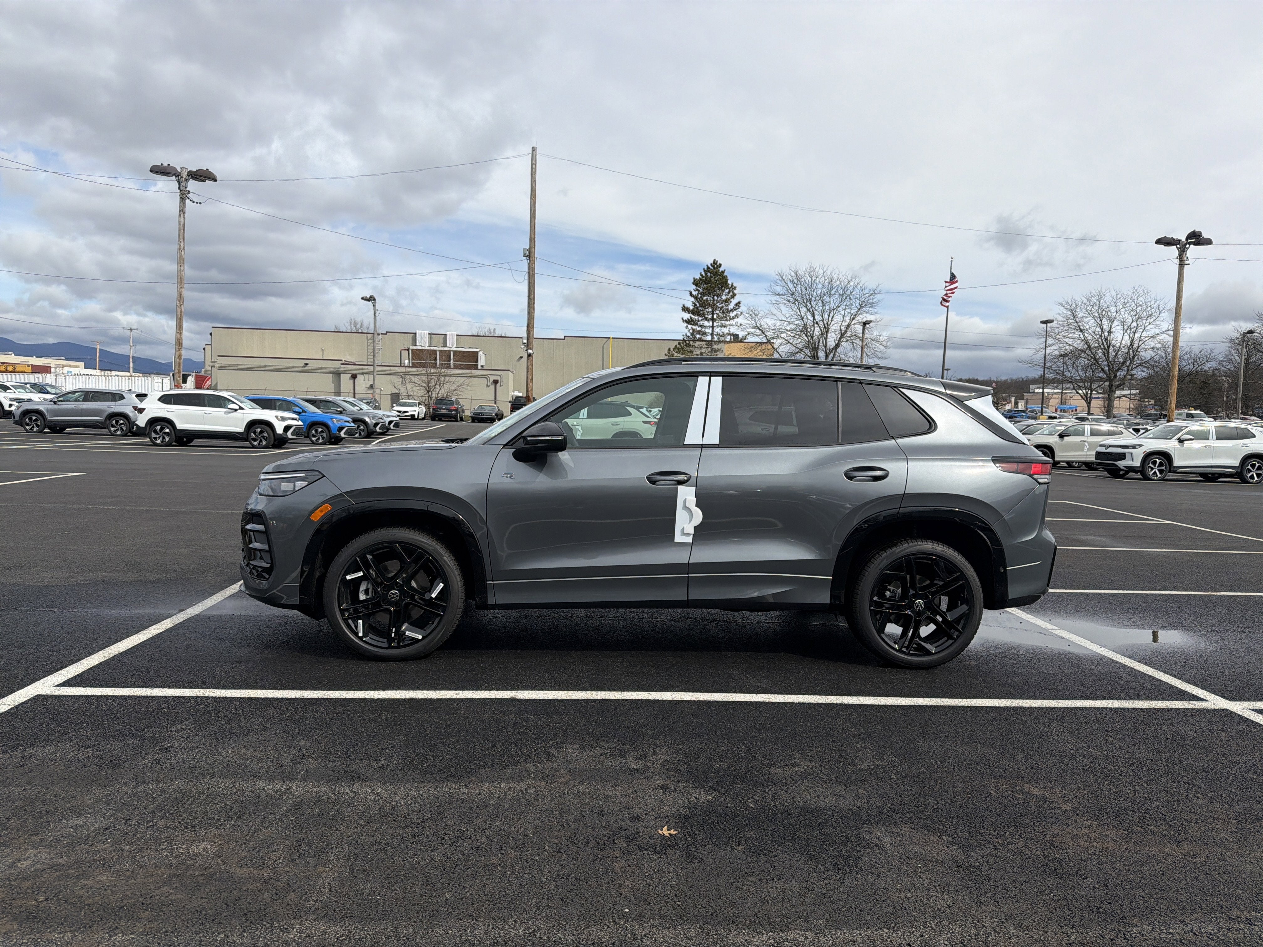 2026 Volkswagen Tiguan SE R-Line Black